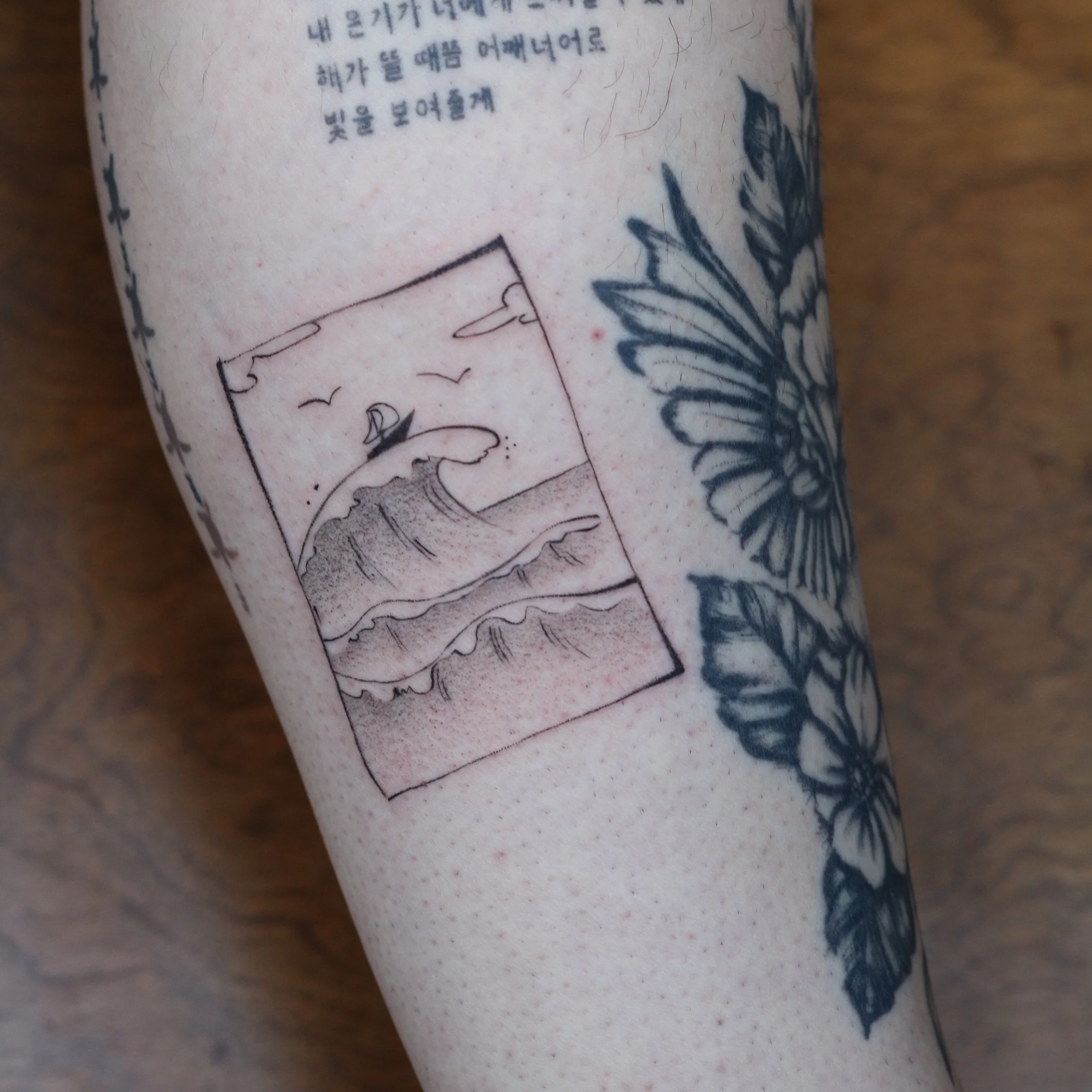 I was sooo happy to see this piece go! 
Thank you for the trust!

Done at @obscura.tattoo 
Supplied by @anarchy_tattoo_supplies 

#seatattoo #oceantattoo #illustrativetattoo #blackandgreytattoo #ottawatattooartist