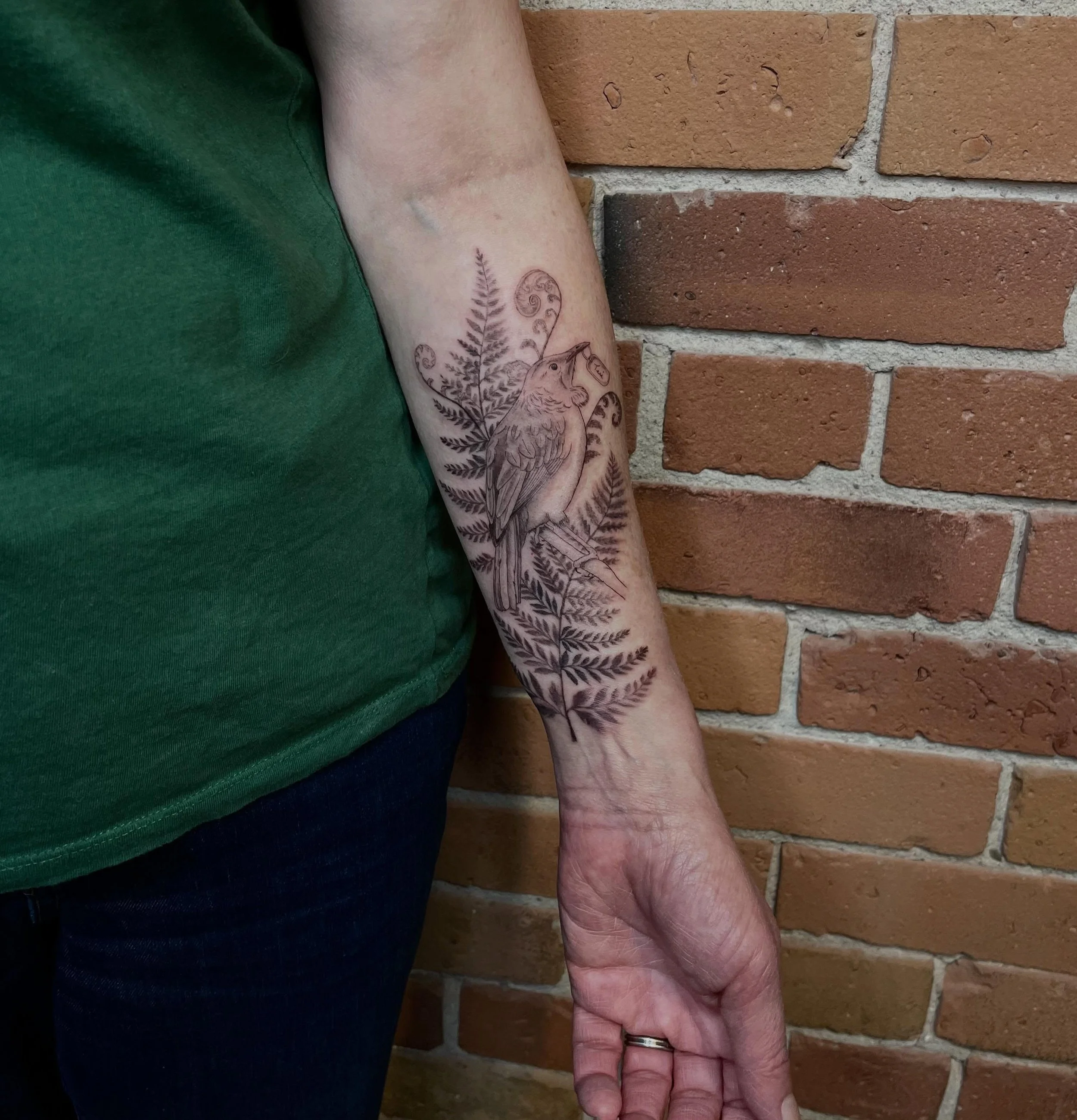Beautiful bird tattoo as a memorial piece! Thank you so much Amy for the trust and patience! Turned out so nice I love it! 

#blackandgreytattoo #illustrativetattoos #ottawatattoo #birdtattoo #ferntattoo