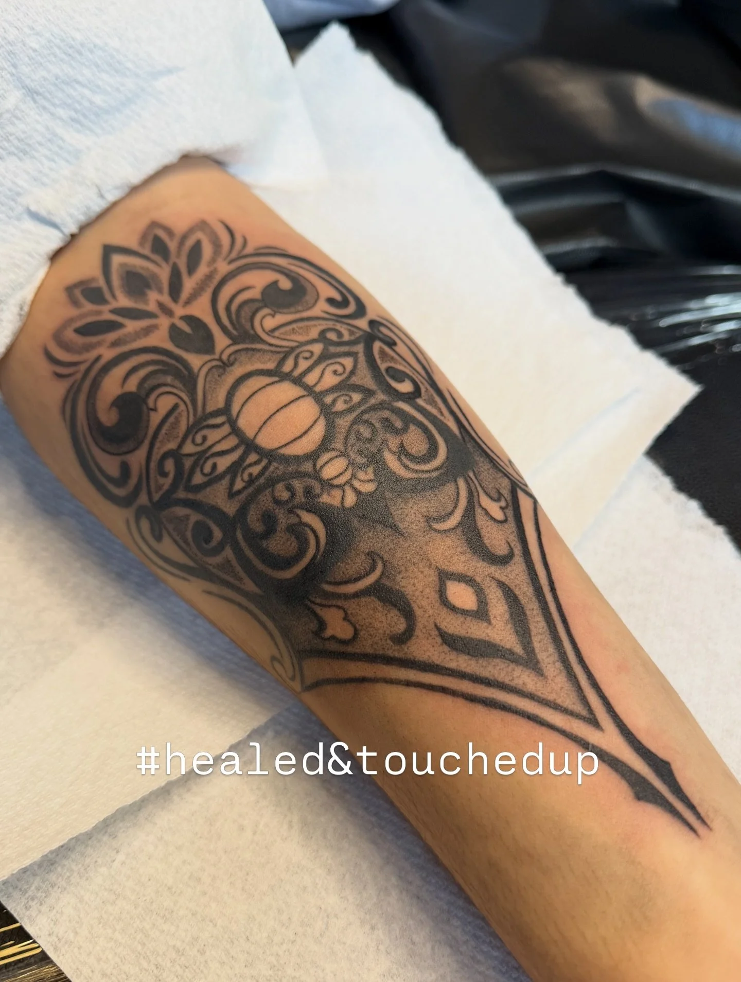 ✨healed series✨
&bull;
Done @obscura.tattoo 
@anarchy_tattoo_supplies 
@emalla.canada 
@emalla.official 
@kwadron 
&bull;
#darienwrona #healedtattoo #ottawatattooartist #ottawaartist #ottawatattoo