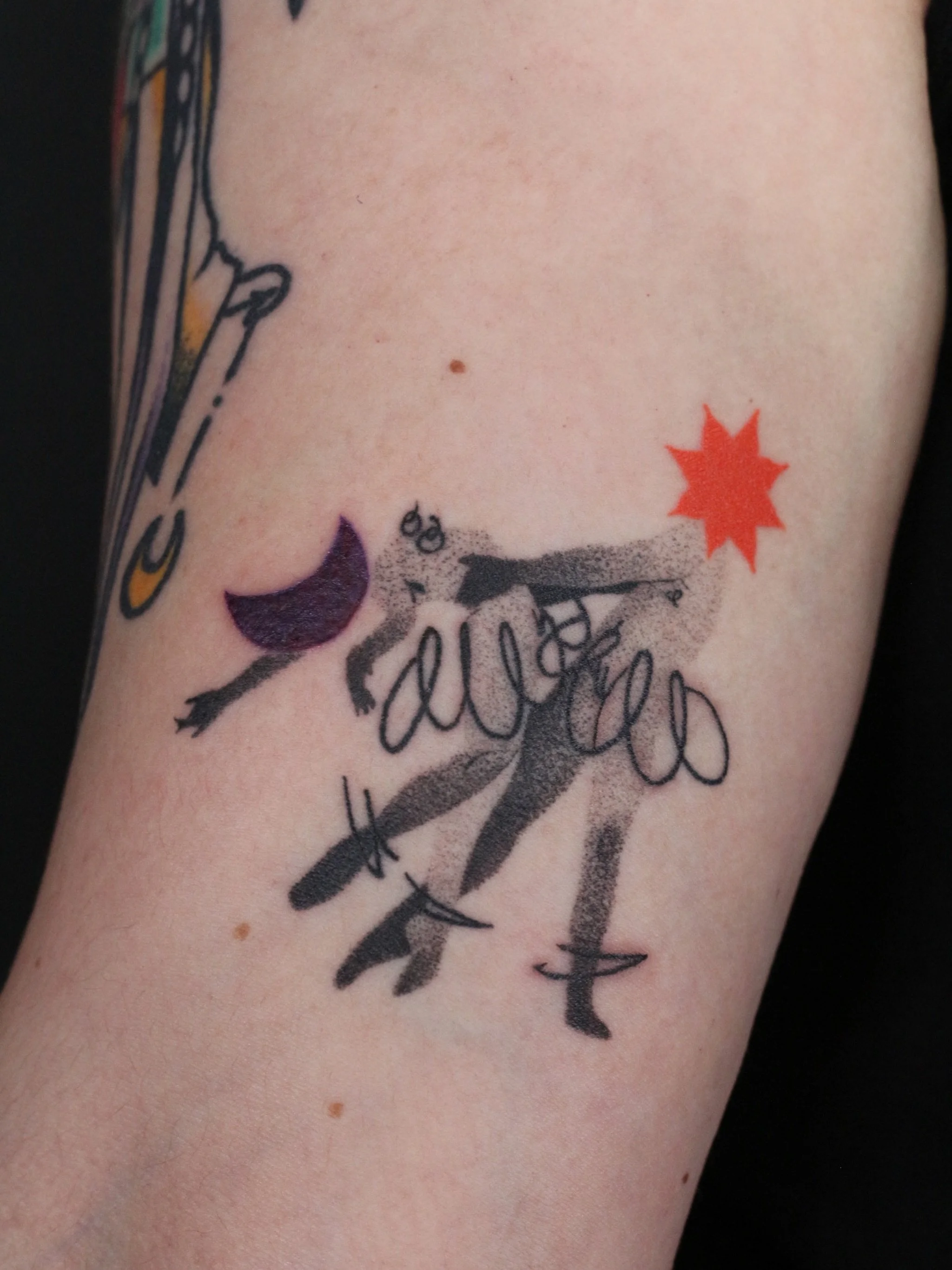 Celestial Dancers by @stephsta2s 🌙⭐️
.
.
.
Artist: @stephsta2s 
Studio: @obscura.tattoo 
.
.
.
#ottawatattoo #ottawaartist #obscuratattoo #lineworktattoo #finelinetattoo
