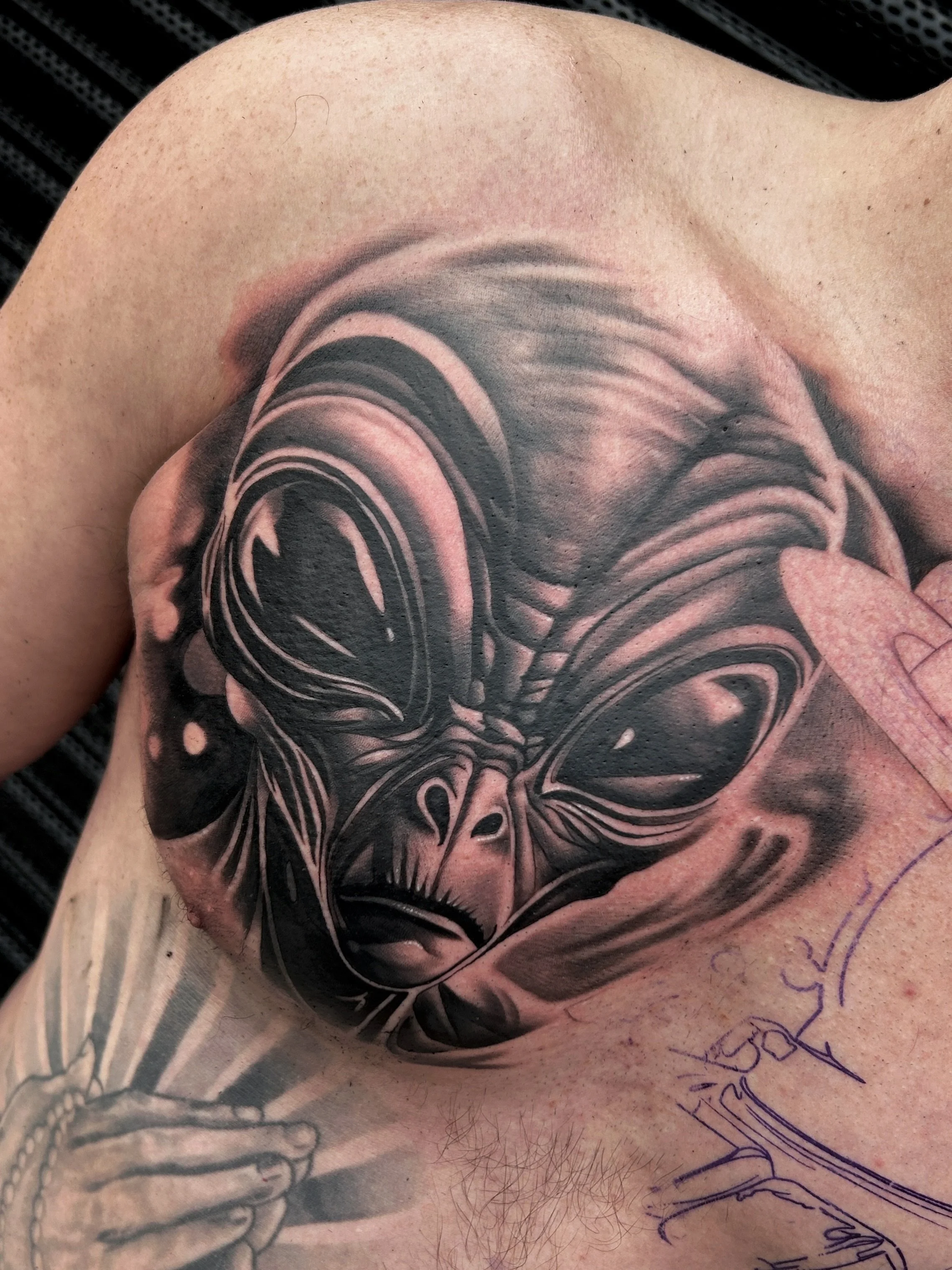 Space chest piece Pt. 1 featuring a fully healed leopard portrait on the ribs 👽

My client wanted a mix of aliens and spacemen, he gave me full reigns on the designs, so we made a two day piece and got to work 🙏🏻

@obscura.tattoo 

#alientattoo #c