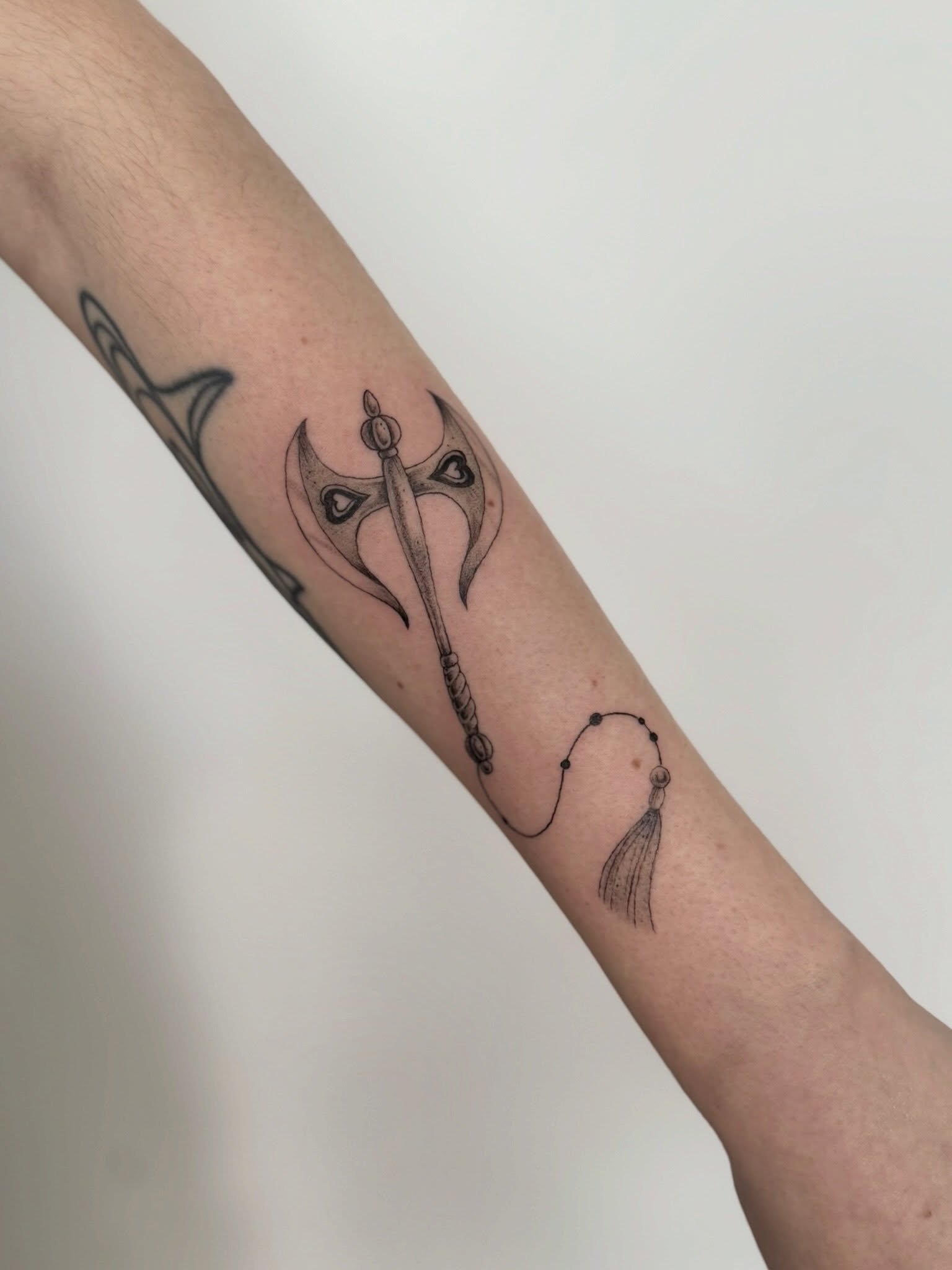 Labrys Axe by @sablii.tattoo 🪓🖤
.
.
.
Artist: @sablii.tattoo 
Studio: @obscura.tattoo 
.
.
.
#obscuratattoo #ottawaartist #ottawatattoo #finelinetattoo #fineline