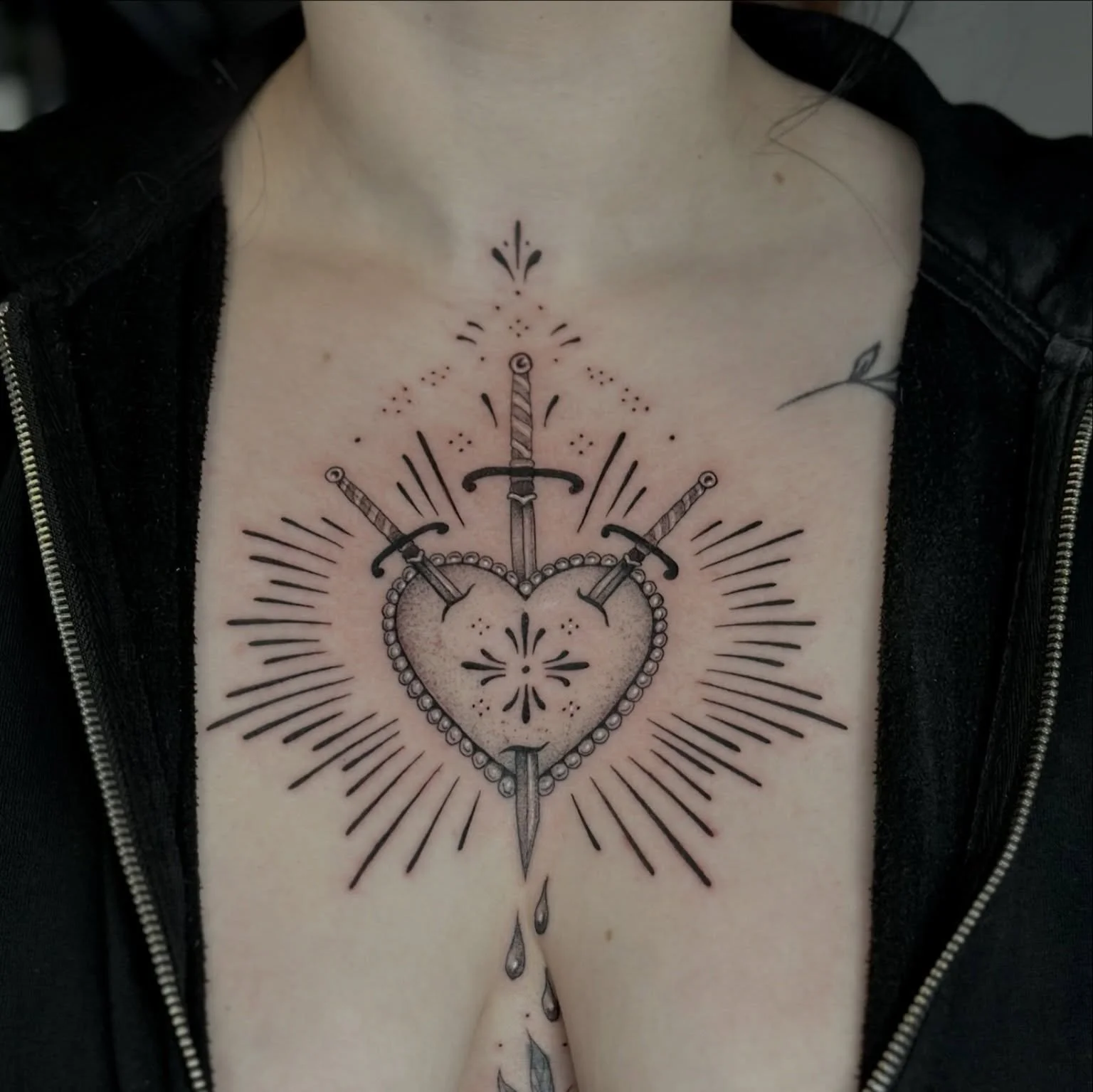 Heart &amp; Sword Chest Piece 🖤⚔️
.
.
.
Artist: @artbyrobs 
Studio: @obscura.tattoo 
.
.
.
#ottawatattoo #ottawaartist #obscuratattoo #fineline #blackwork