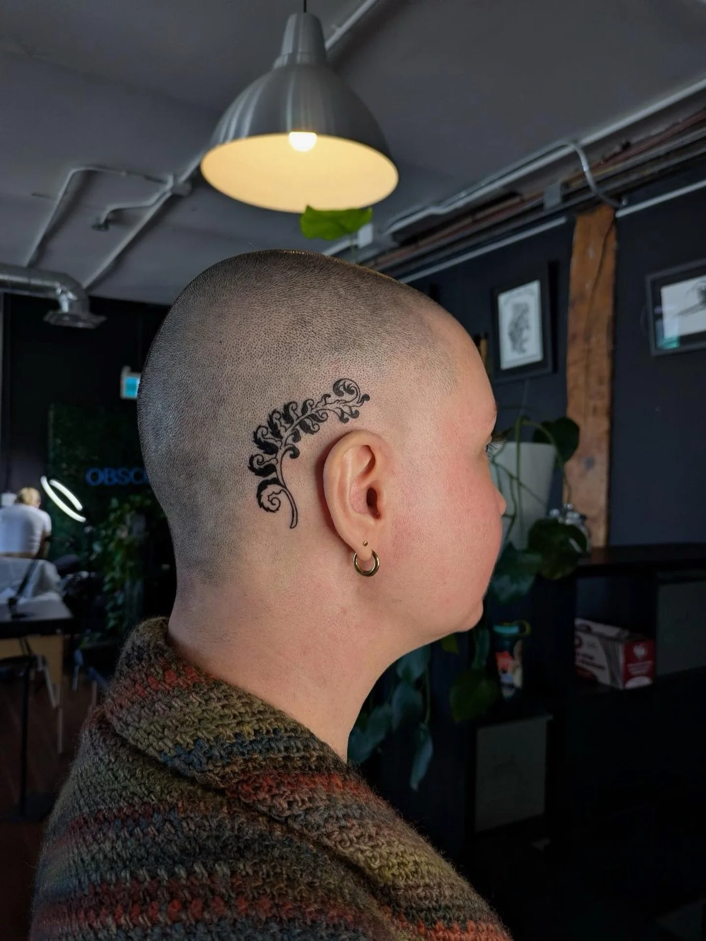 Leaf Piece by @reservoir.tattoo 🌿
.
.
.
Artist: @reservoir.tattoo 
Studio: @obscura.tattoo 
.
.
.
#ottawatattoo #ottawaartist #obscuratattoo #blackwork #leaftattoo