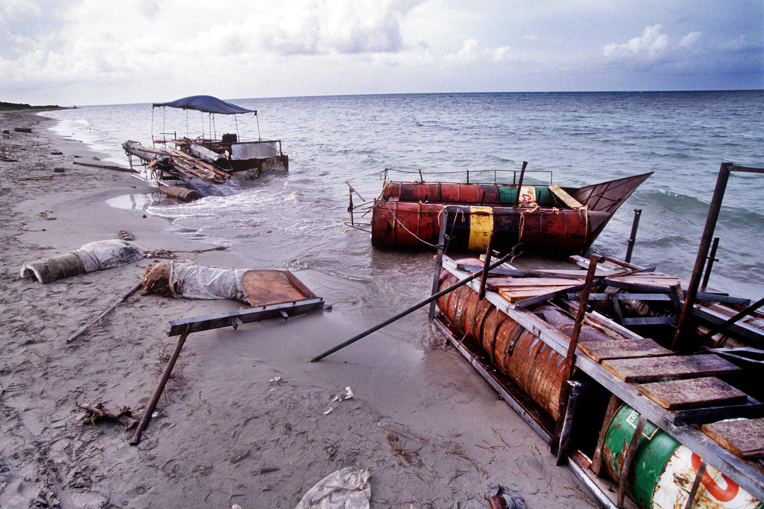  Last day of the crisis, raft wrecks at Brisas del Mar. 