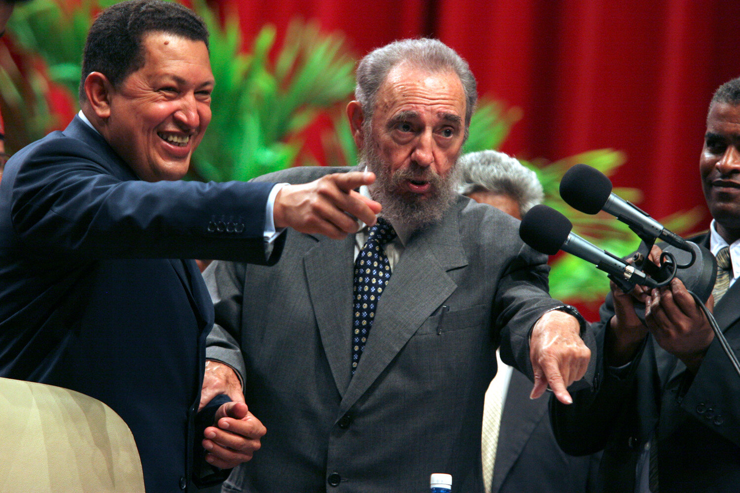  Hugo Chavez and Fidel Castro, presidents of the ALBA founding nations Venezuela and Cuba, 2005. 