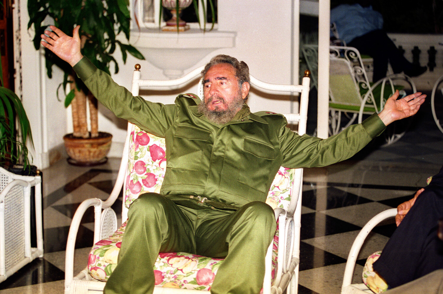  Fidel Castro gestures in the residence of the italian ambassador to Cuba, after Cuba signed a joint venture with Italian mineral water producer San Pellegrino, on April 7, 1995, in Havana, Cuba. 