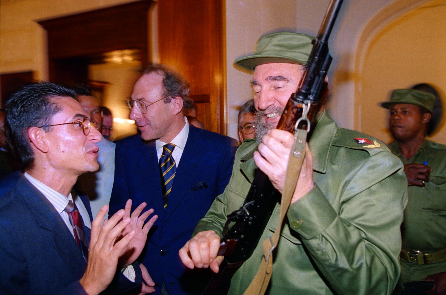  Fidel Castro holds his rifle as he talks about hunting with the Italian ambassador (C) and his translator (L), in the Italian residence, after Cuba signed a joint venture with Italian mineral water producer San Pellegrino, on April 7, 1995, in Havan