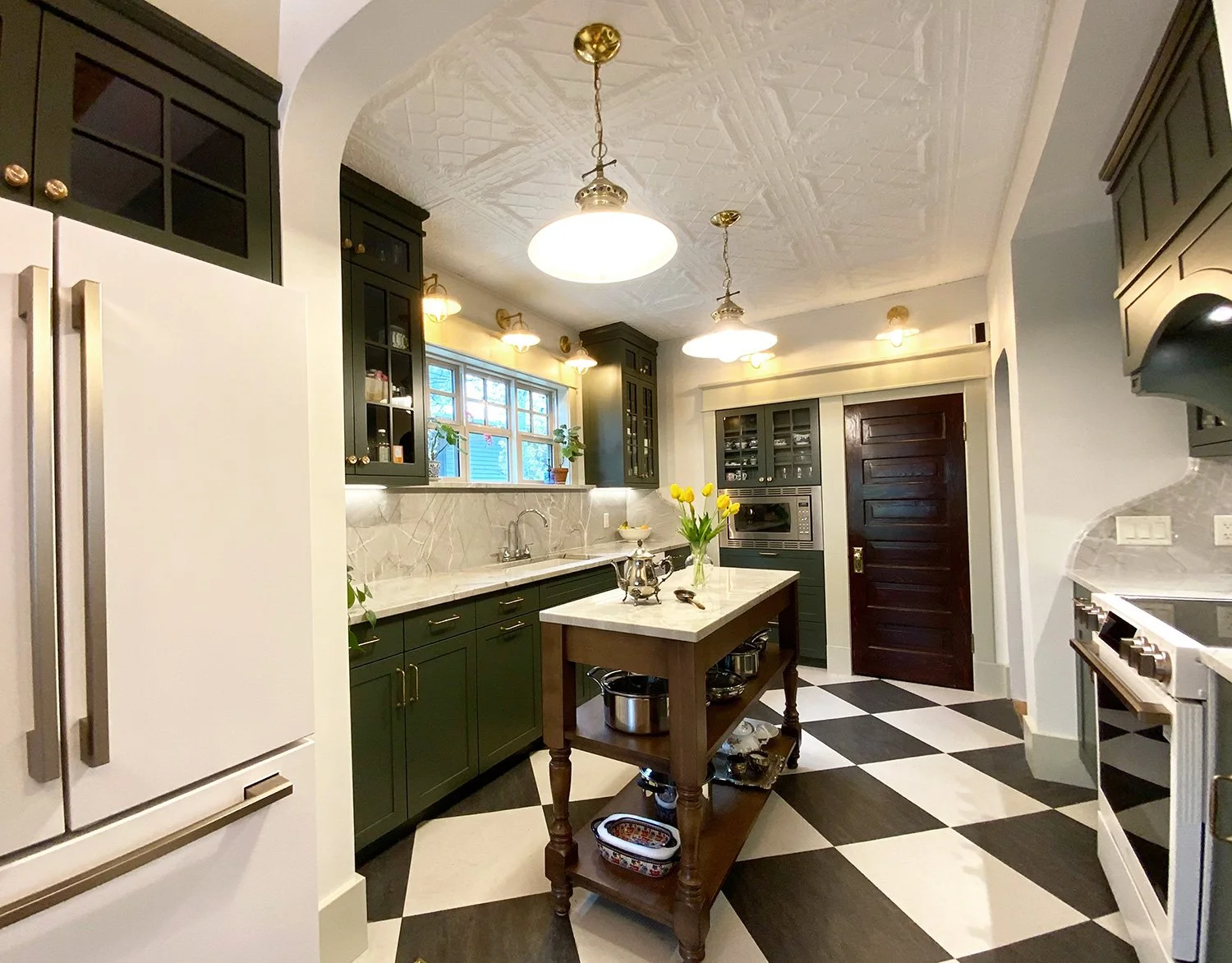A kitchen renovation that honours the home’s 1912 Edwardian character while enhancing functionality for modern living. Every detail was thoughtfully considered, from the thicker trim and window casings to the Marmoleum checkerboard flooring and decor