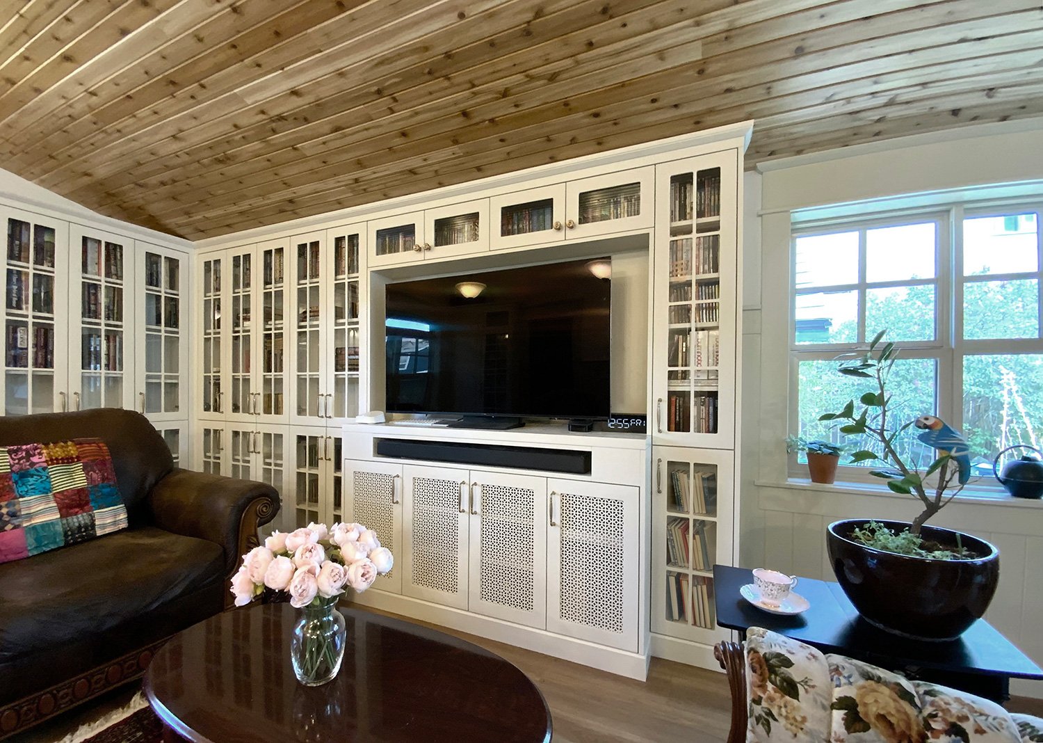 A family room renovation that honours the home’s 1912 Edwardian character while enhancing functionality for modern living. Every detail was thoughtfully considered, from the thicker trim and window casings to  traditional wainscoting. Together, these