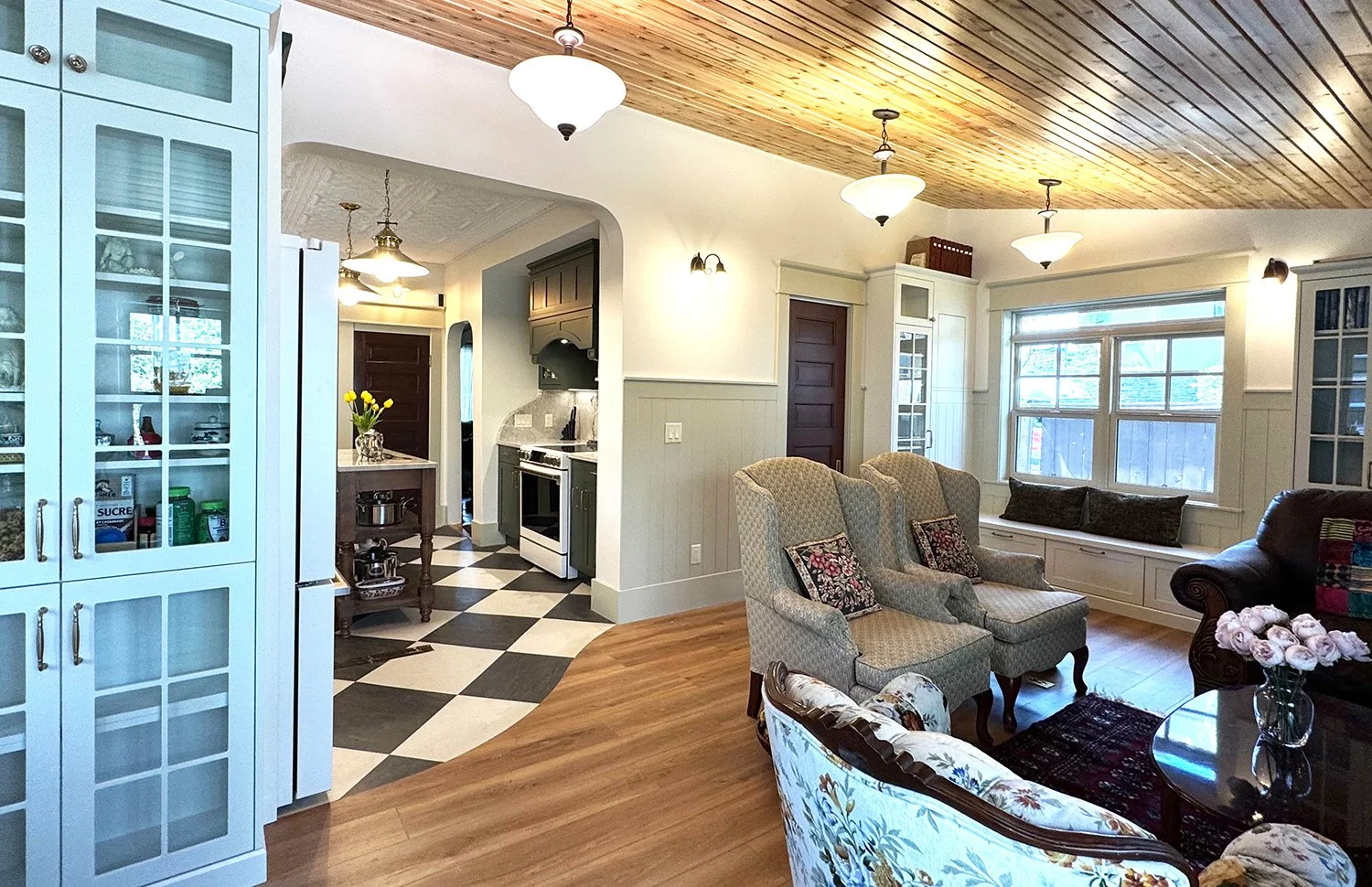 A family room renovation that honours the home’s 1912 Edwardian character while enhancing functionality for modern living. Every detail was thoughtfully considered, from the thicker trim and window casings to  traditional wainscoting. Together, these