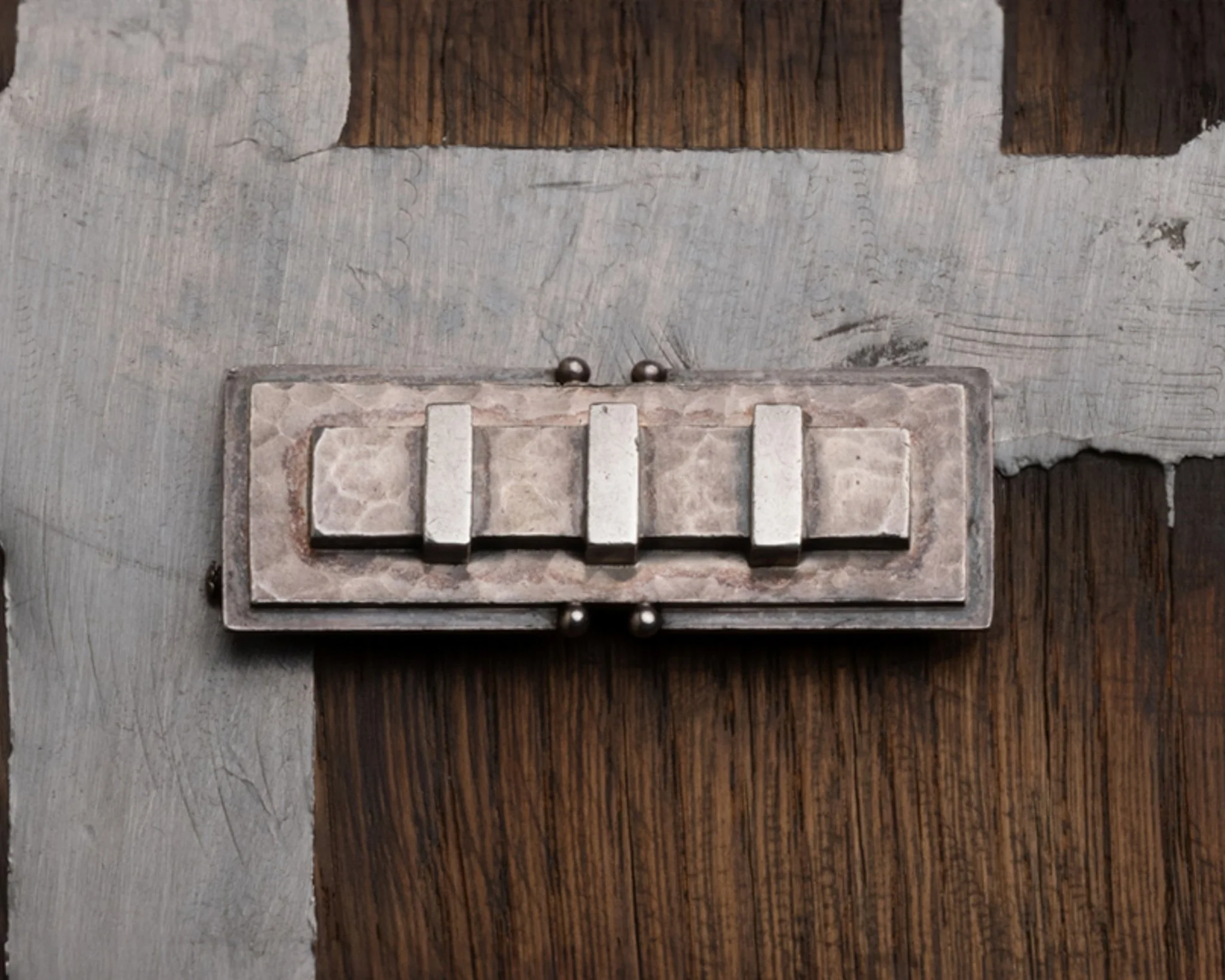 Broche moderniste en argent signée Jean Després