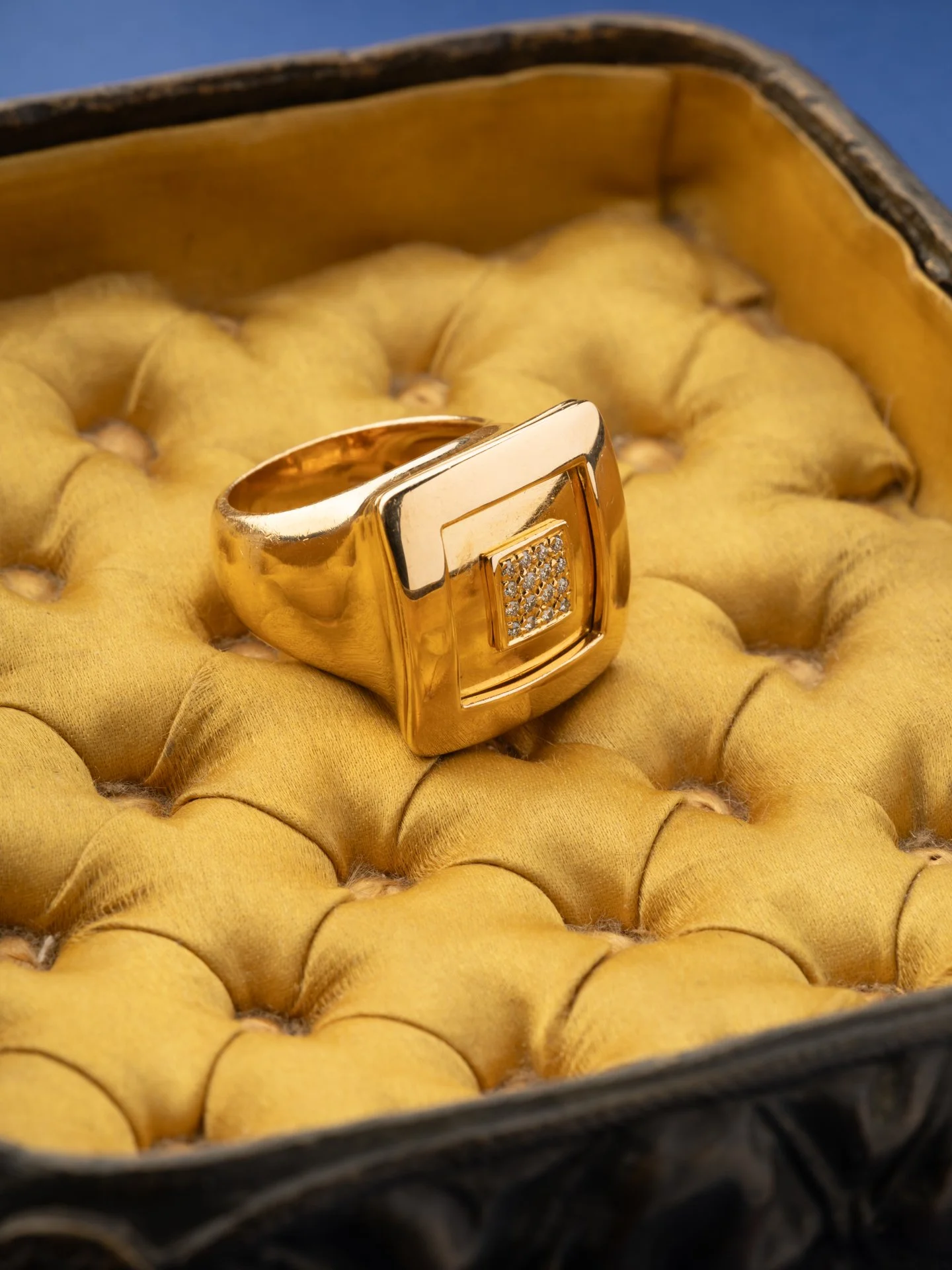 Bague en Or Jaune et Diamants Signée Versace