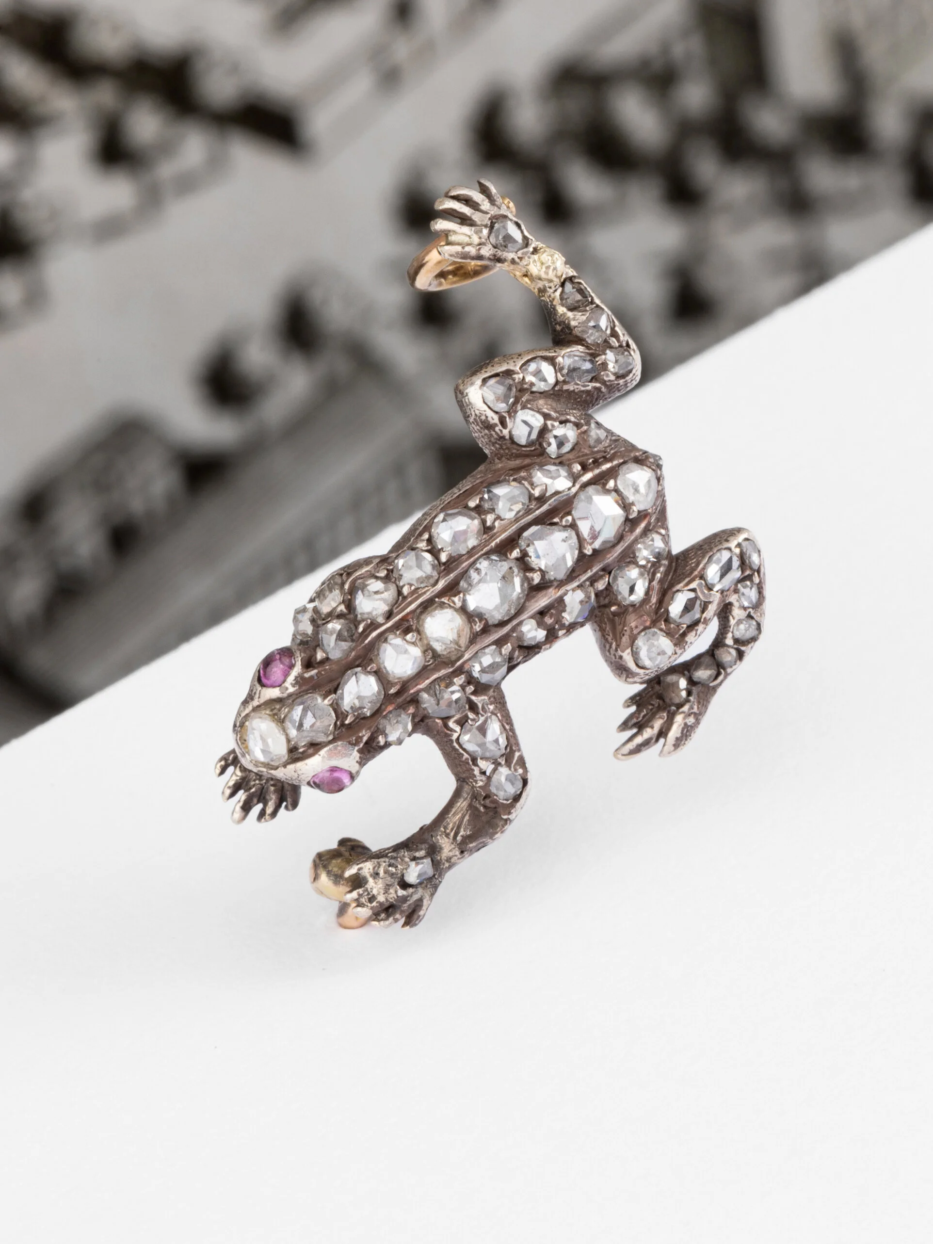 Broche rainette