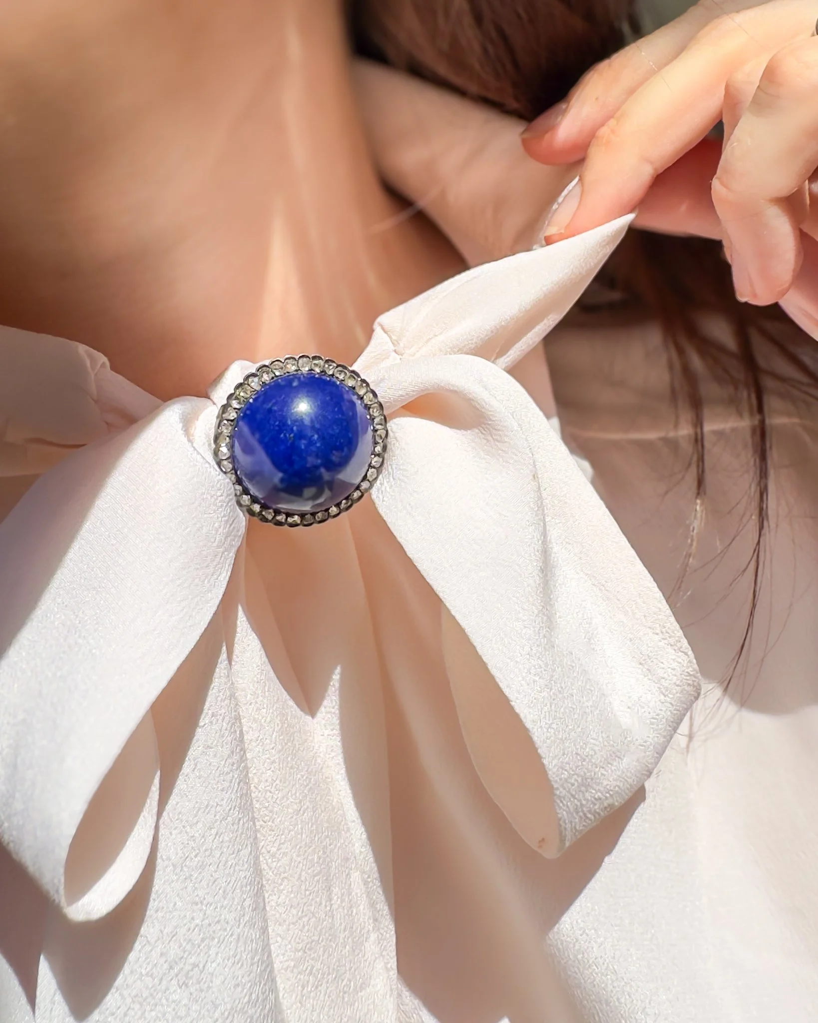 Broche lapis-lazuli et diamants