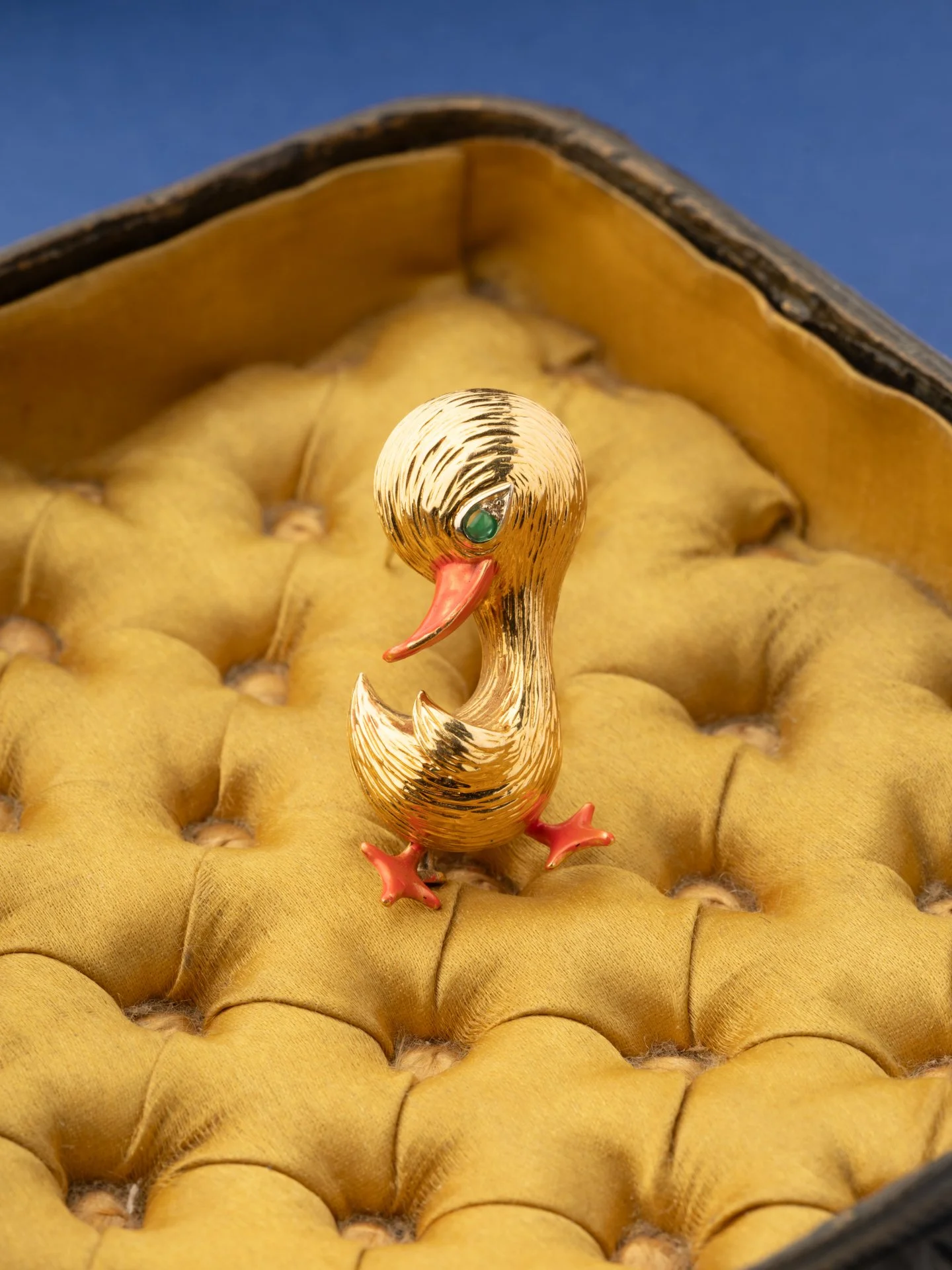 Broche Canard en Or Jaune, Émeraude et Émail Signée OJ Perrin