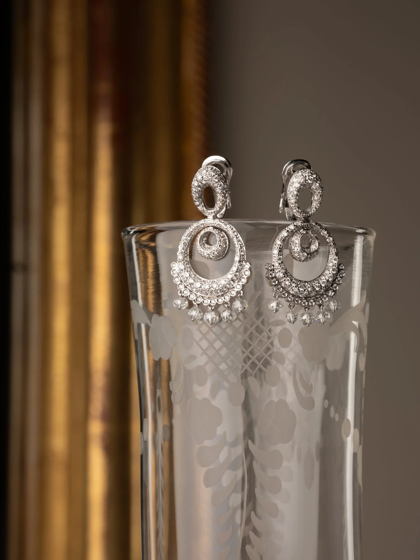 Boucles d’oreilles Girandole en or blanc 18 carats et diamants