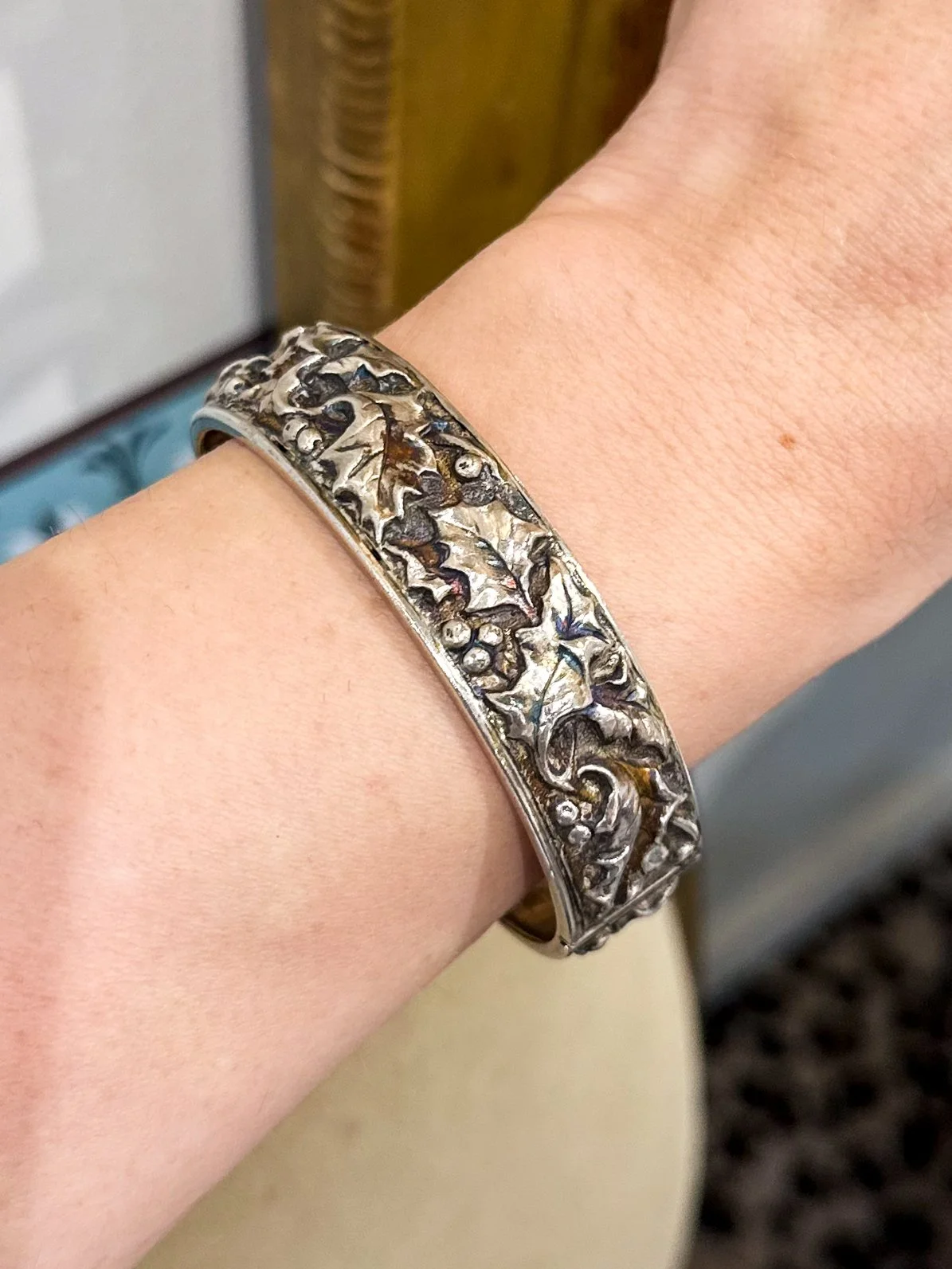 Bracelet jonc en argent à motif de houx