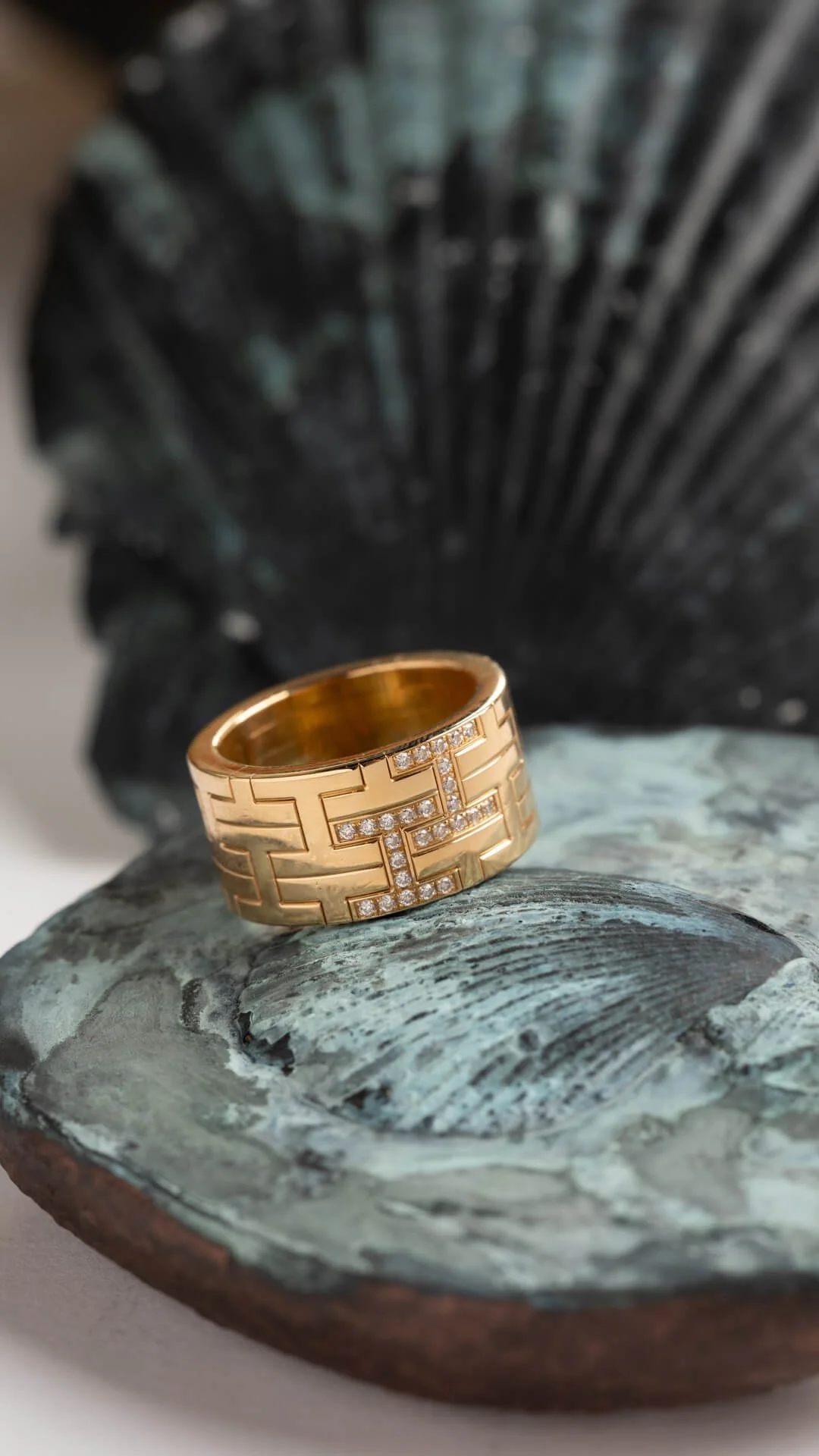 Bague Hermès en or jaune et diamants - Modèle Khilim
