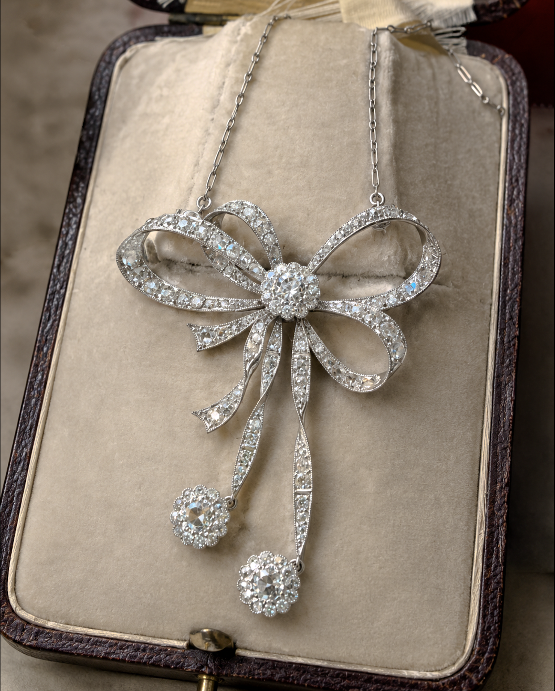 Pendentif négligé en platine et diamants