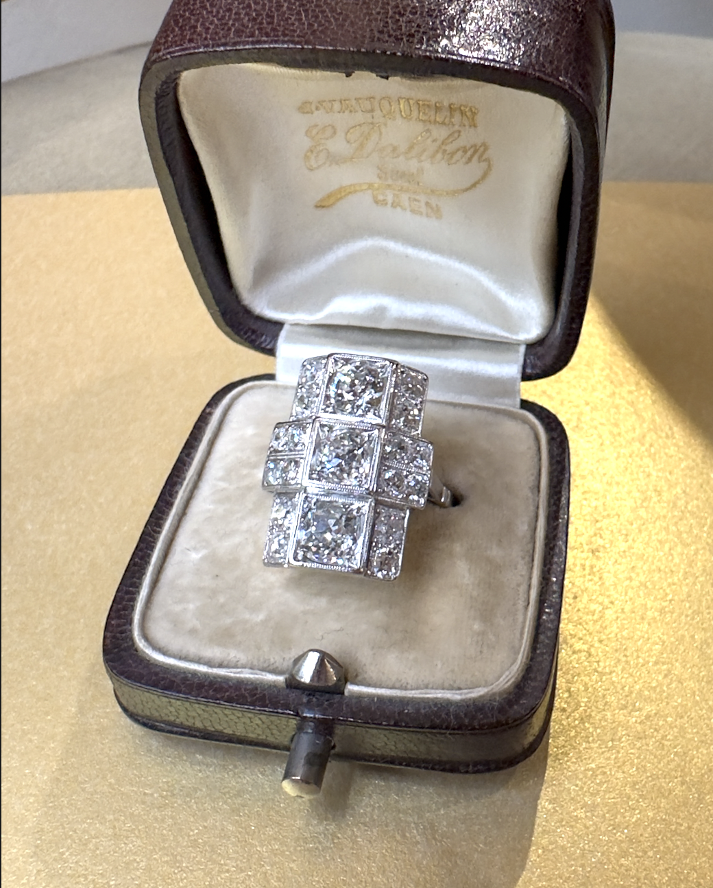 Bague Art Déco en platine et diamants