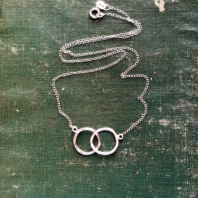 Amazon.com: Boyfriends Mom Gift Sterling Silver Hammered Interlocking  Circle Necklace Gifts for Boyfriends Mom Christmas Holiday Jewelry :  Clothing, Shoes & Jewelry