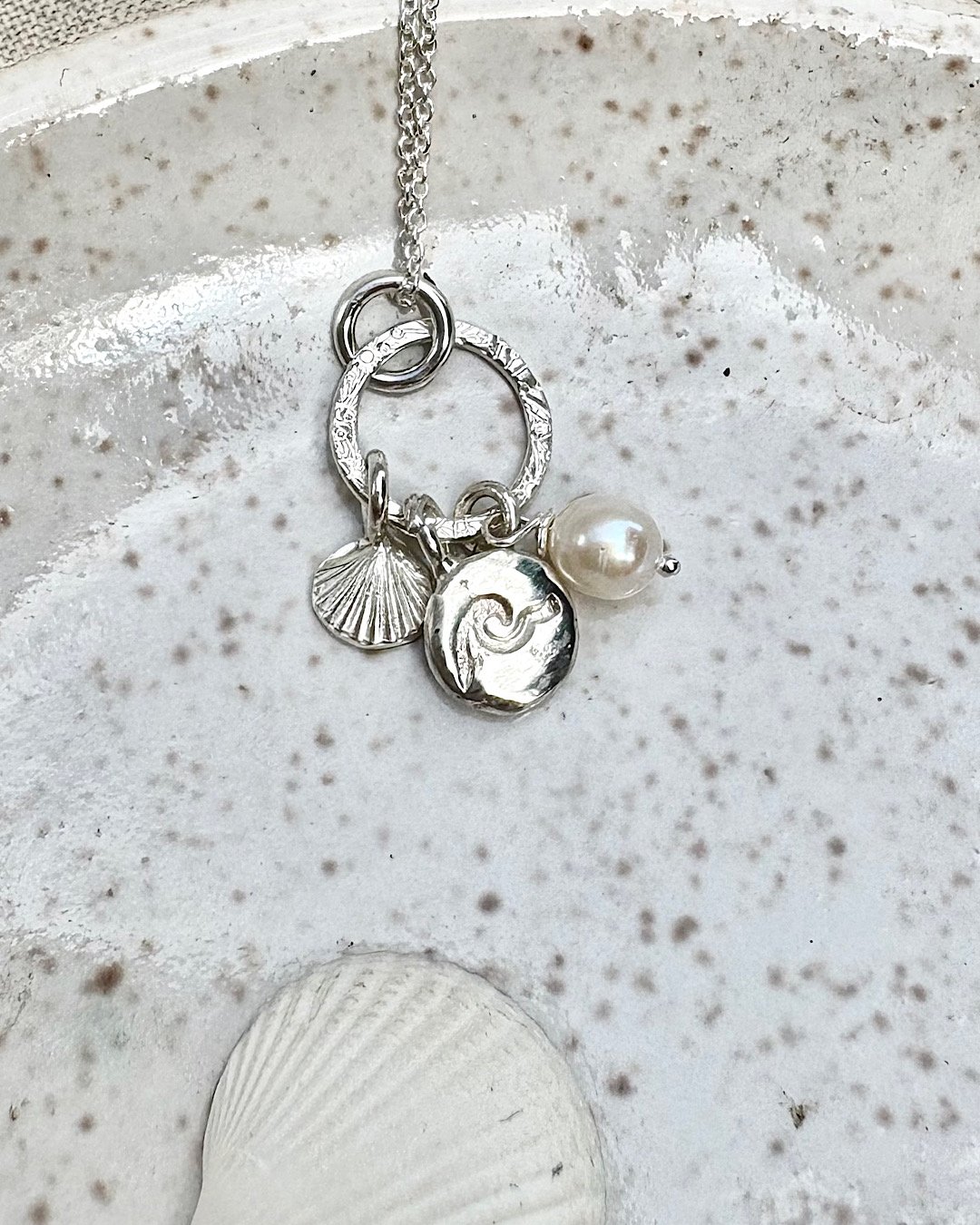 sterlng-silver-shell-necklace-with-wave-uk.JPG