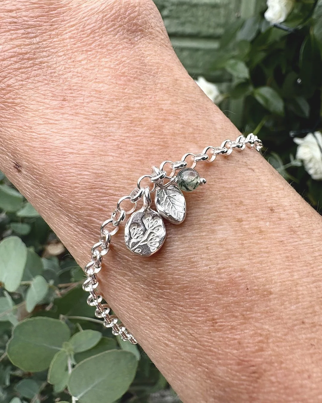 botanical-jewellery-silver-leaf-bracelet-uk.jpg