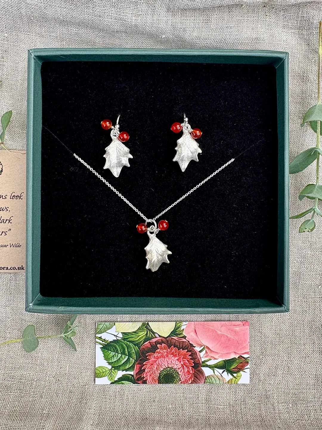 Silver Holly Leaf Christmas Gift Set