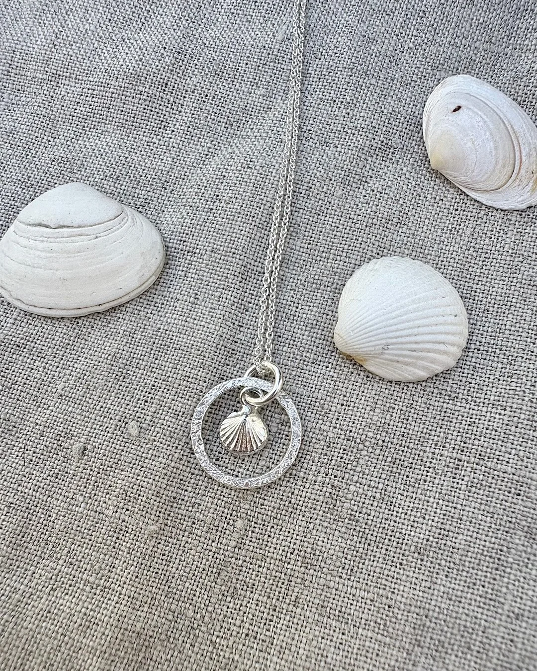silver-shell-necklace-small-jewellery.JPG