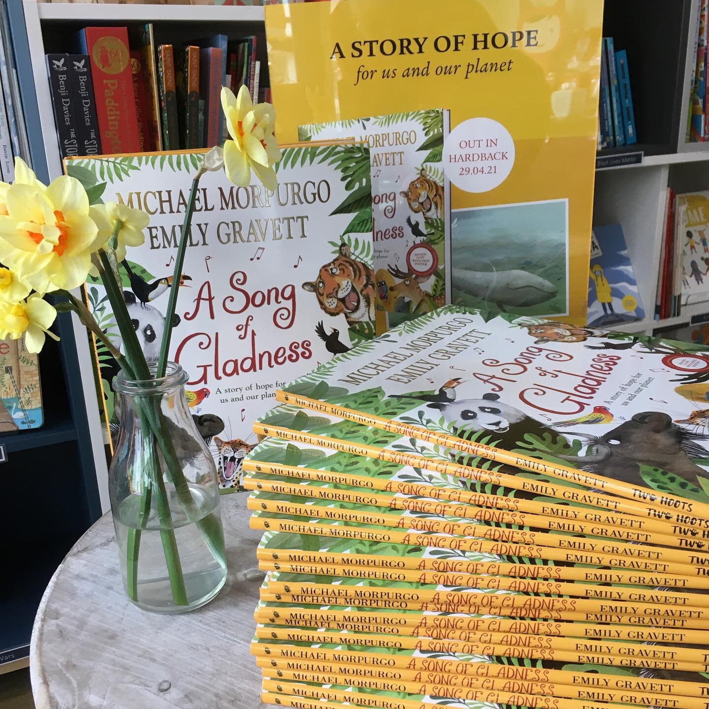 It&rsquo;s hailing outside, but this pile of beauties just arrived to make us smile 😁.
It&rsquo;s a celebration (we all need one) of our wonderful planet and it&rsquo;s an absolute joy! It was blackbird&rsquo;s idea apparently. Thank you blackbird! 