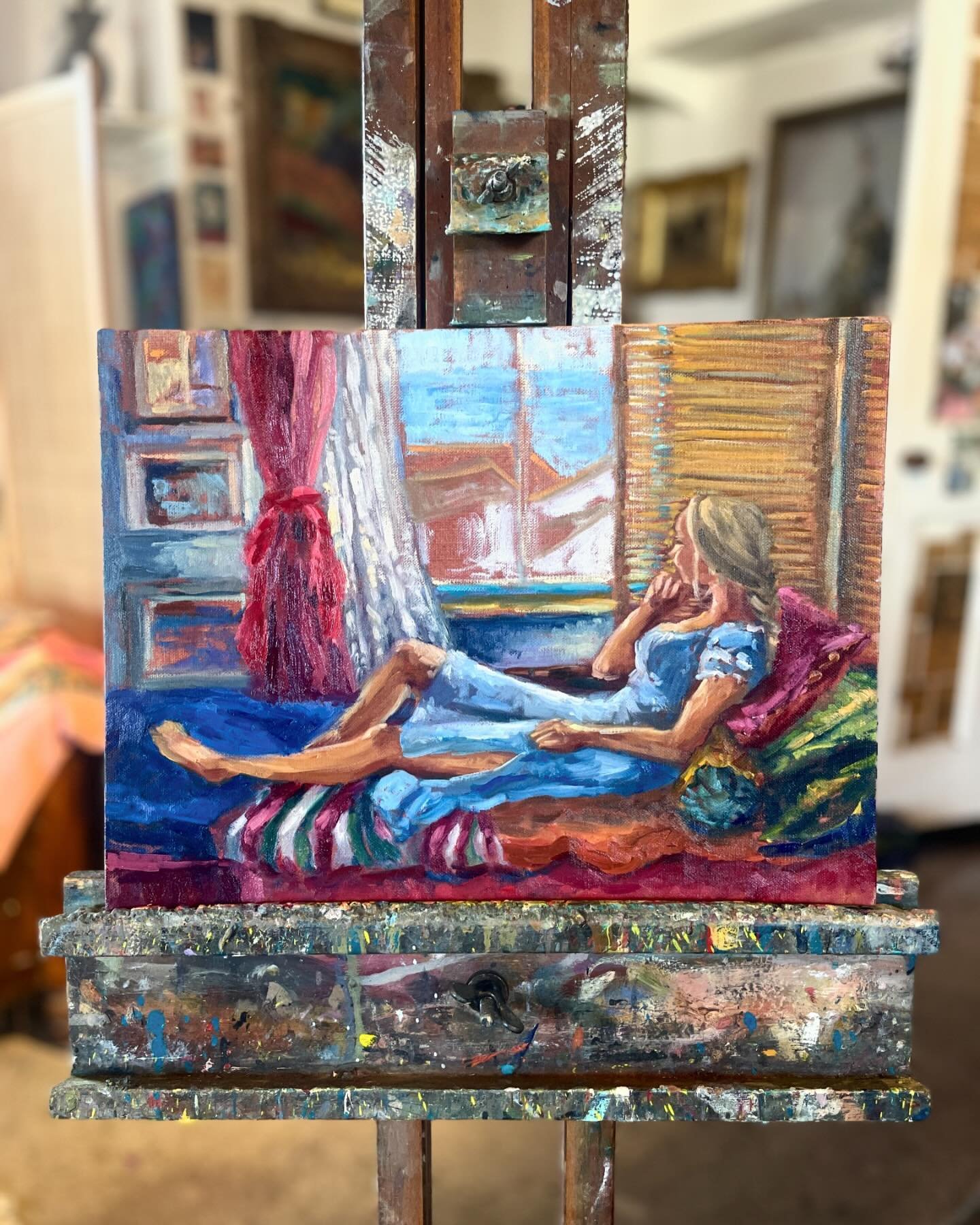 Busy day glazing pieces this morning then working on the background of this one in the afternoon #figurepainting #oilpainting #figurework #figureart #oilpaint #thenewgallery #contemporaryart #artist #figurestudy #fineart #originalart #portscatho