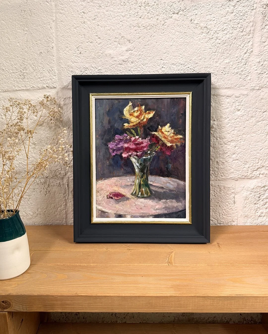 Still life to start the week. These lovely flowers are now in The New Gallery and were painted in the studio there too.
#flowerpainting #stilllifepainting #figurativepainting #figurativeartist #flowerstilllife