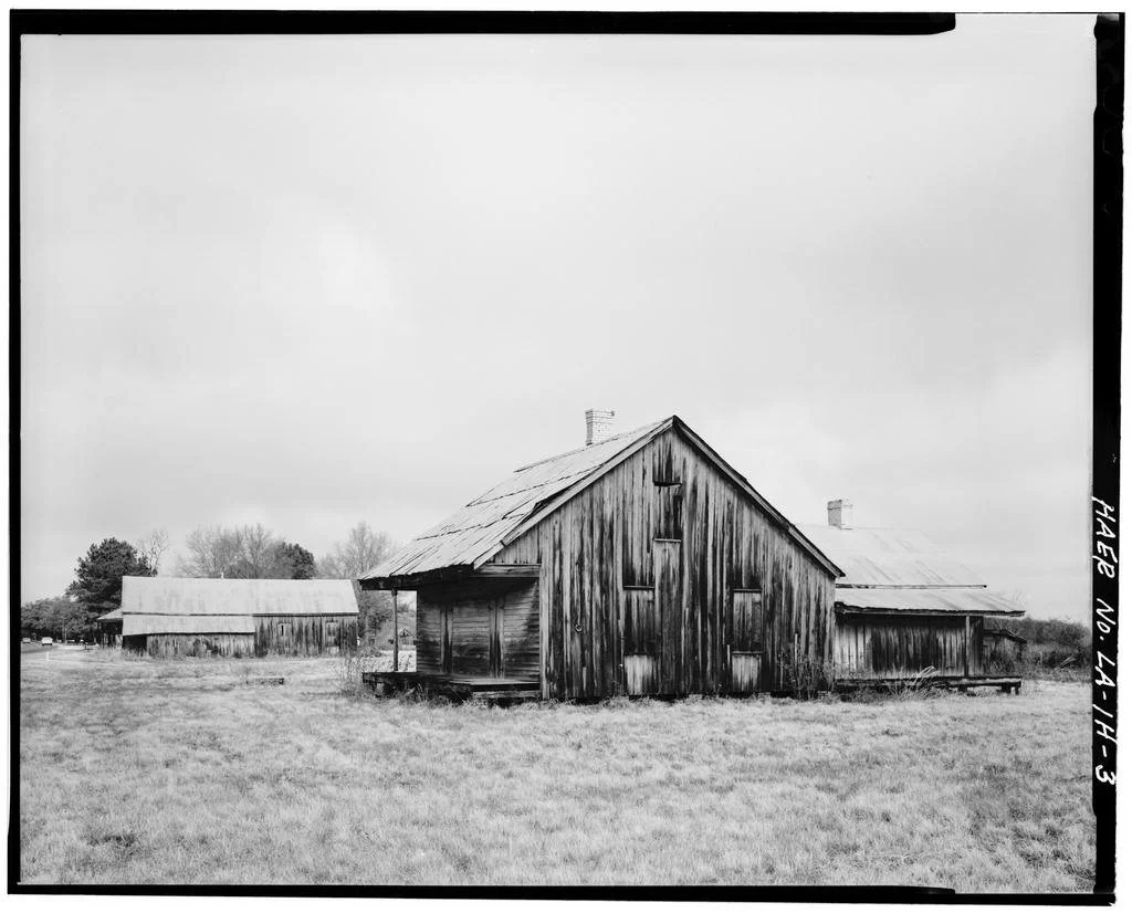 Typical ‘Double Creole Quarters’ on Laurel Valley Sugar Plantation in Thibodaux, LaFourche Parish, Louisiana.(Library of Congress Digital Archives https://www.loc.gov/resource/hhh.la0202.photos/?sp=3)