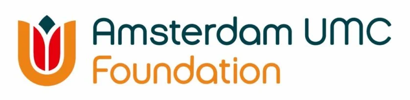 Logo van de Amsterdam UMC Foundation met een abstracte bloem- of dorstructuur in rood, zwart en oranje kleuren.