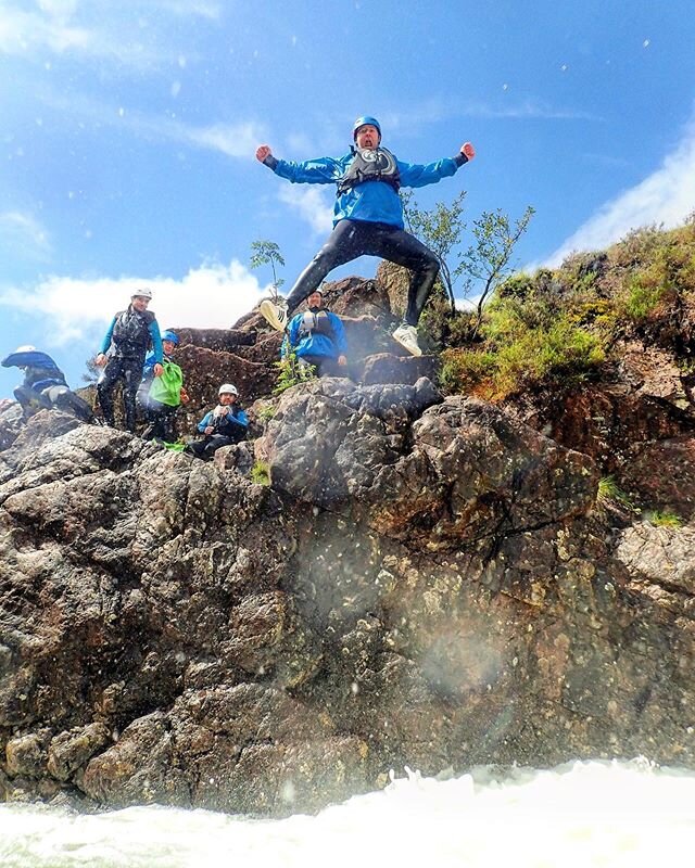 Top jumps in the Esk gorge🤘🏼#ghyllscrambling #eskgorge #lakedistrict #jumps .
.
.
.
.
.
.
.
#water #waterfalls #eskdale #summer #instadaily #ukpotd #cumbria #windermere #stagdo #mountainlife @lakedistrictnpa @cumbria.guru