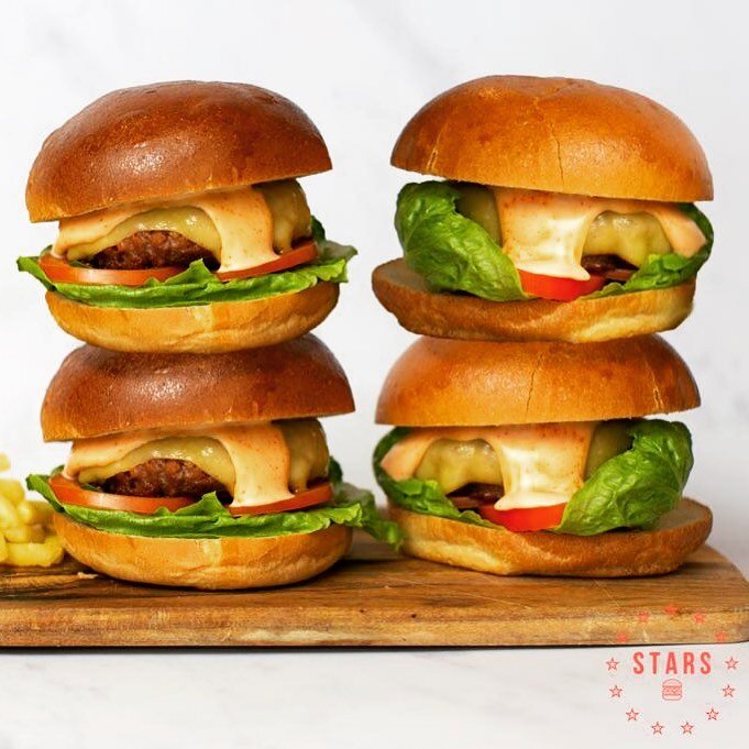 STARS&reg; double cheeseburgers from our photoshoot on Friday 🍔 home meal kits coming soon through national distributor in U.K. 🙌🏻 #starsinc #virgin #plantbased #cheeseburger #burgers #mealkit