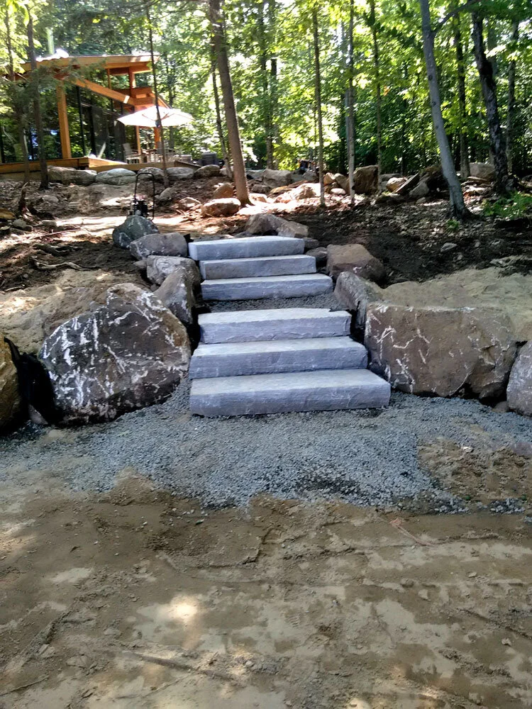Rough natural stone landscaping with elegant stone steps. 