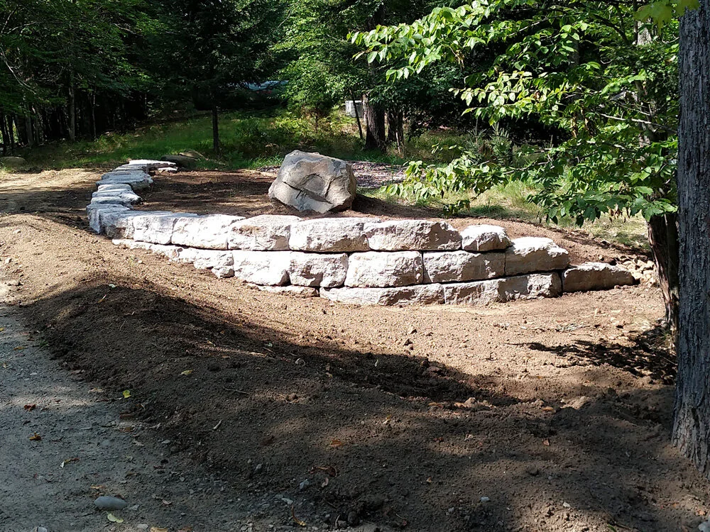 Stone retaining wall