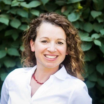 Laura Rawlings headshot