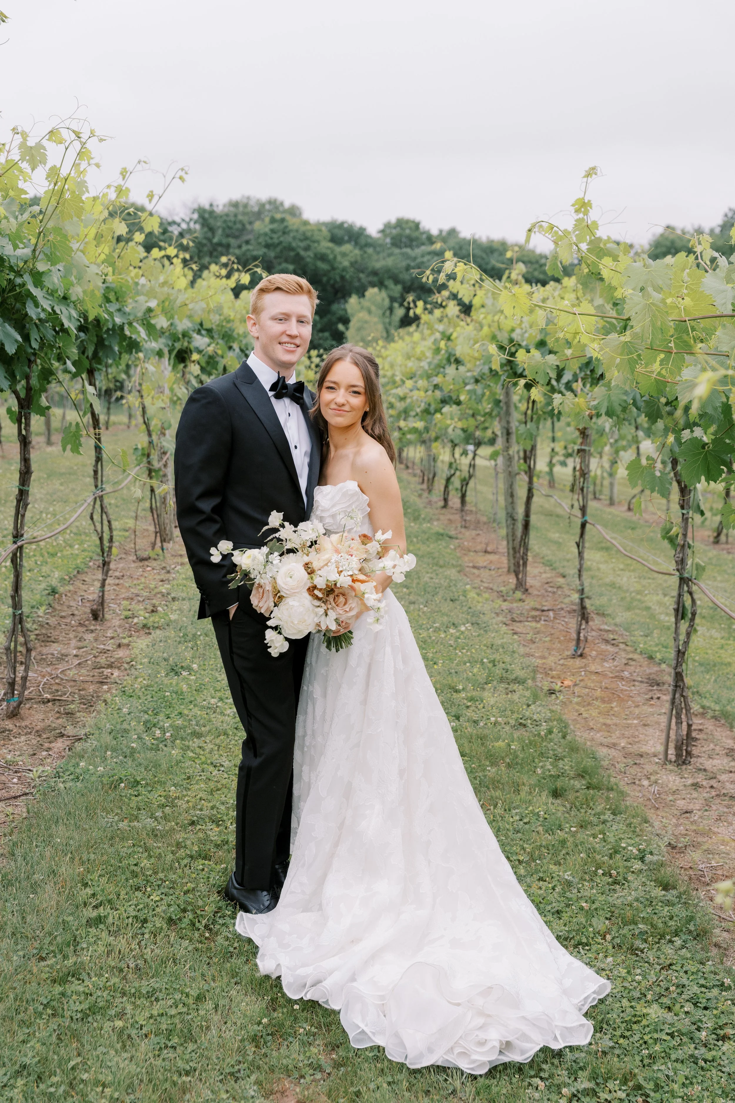 7 vines spring wedding flowers