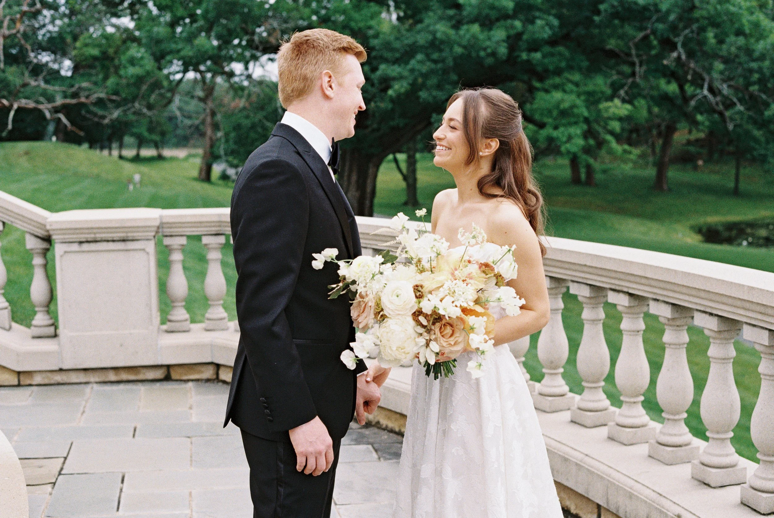 7 vines spring wedding flowers