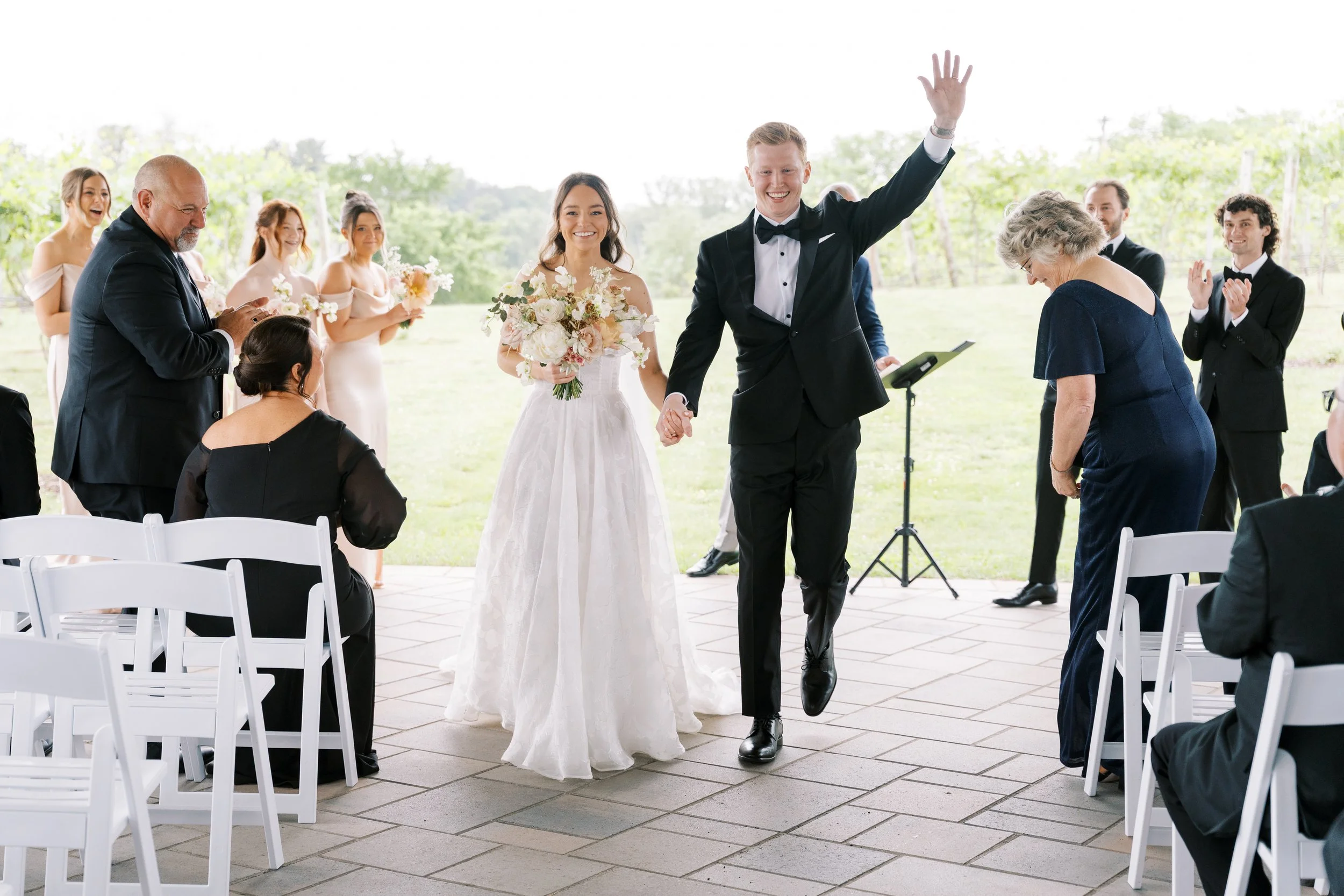 7 vines spring wedding flowers