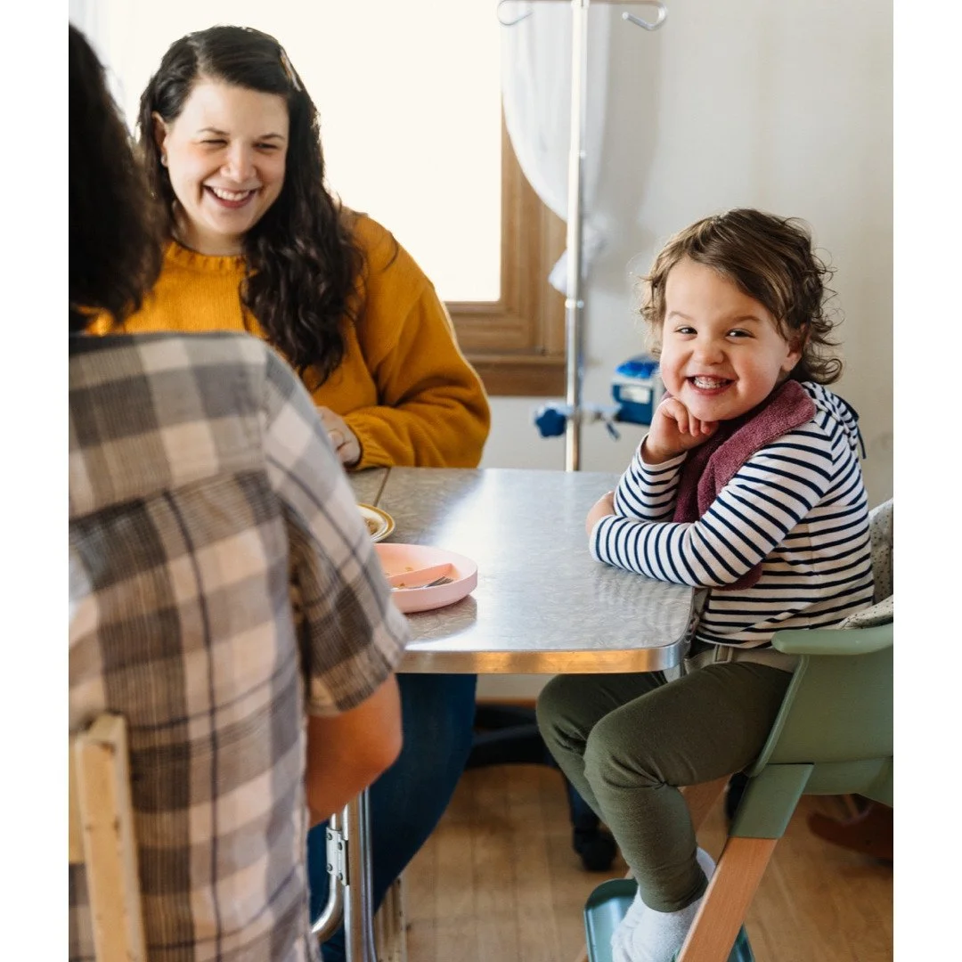 At home this winter with Abi, Travis, Frances and Winnie. 

Gosh those girls are the cutest. It's always so much fun to show up to their house and get tiny glimpses of what they're up to/how they're doing. This session was a whole lot of Winnie getti