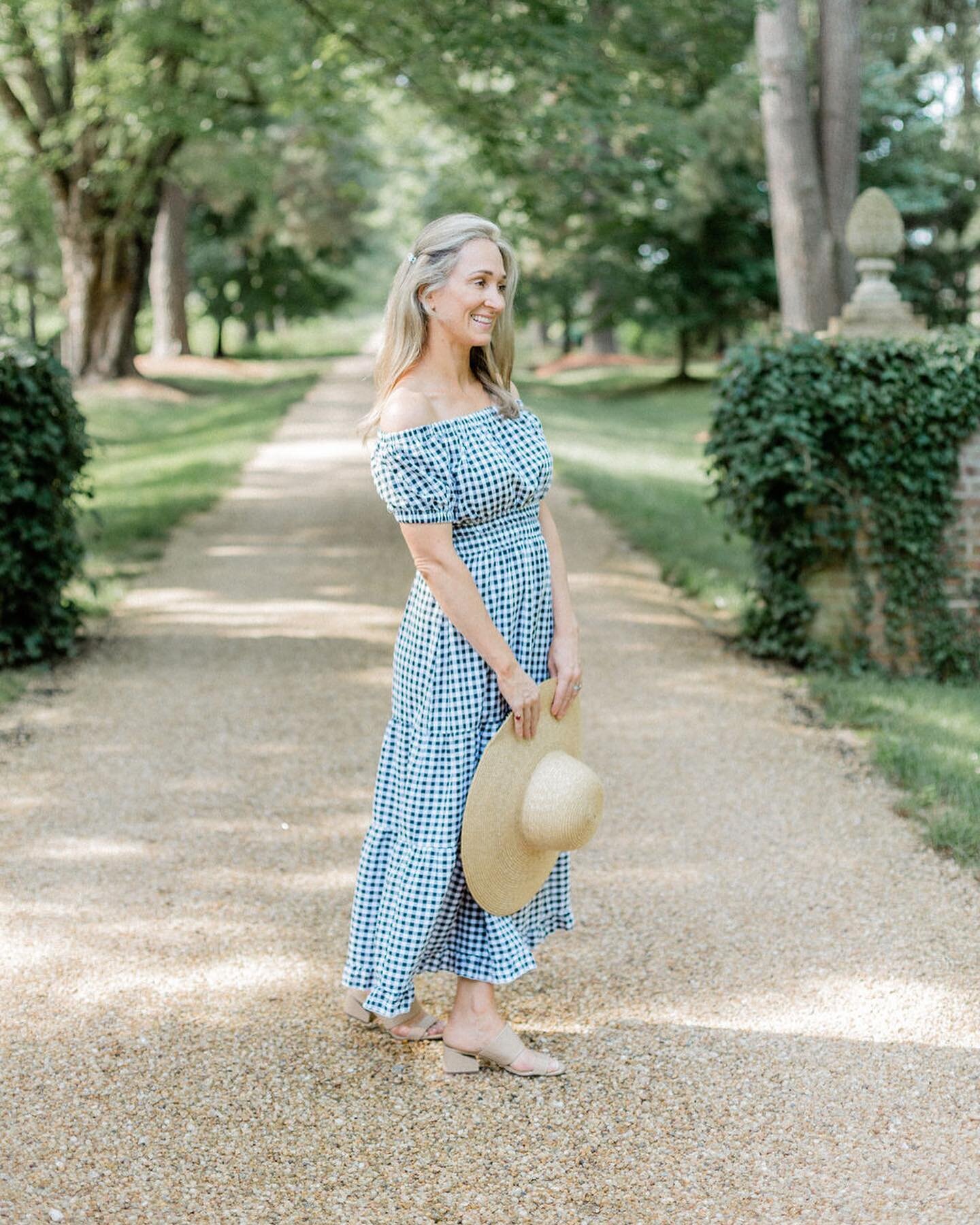 Soaking in these last few gorgeous weeks of summer &amp; getting all the wear out of my favorite dresses! Big thanks to @mirandatatephoto for taking these beautiful photos out on the Eastern Shore. For anyone curious, I&rsquo;ve linked my dress &amp;