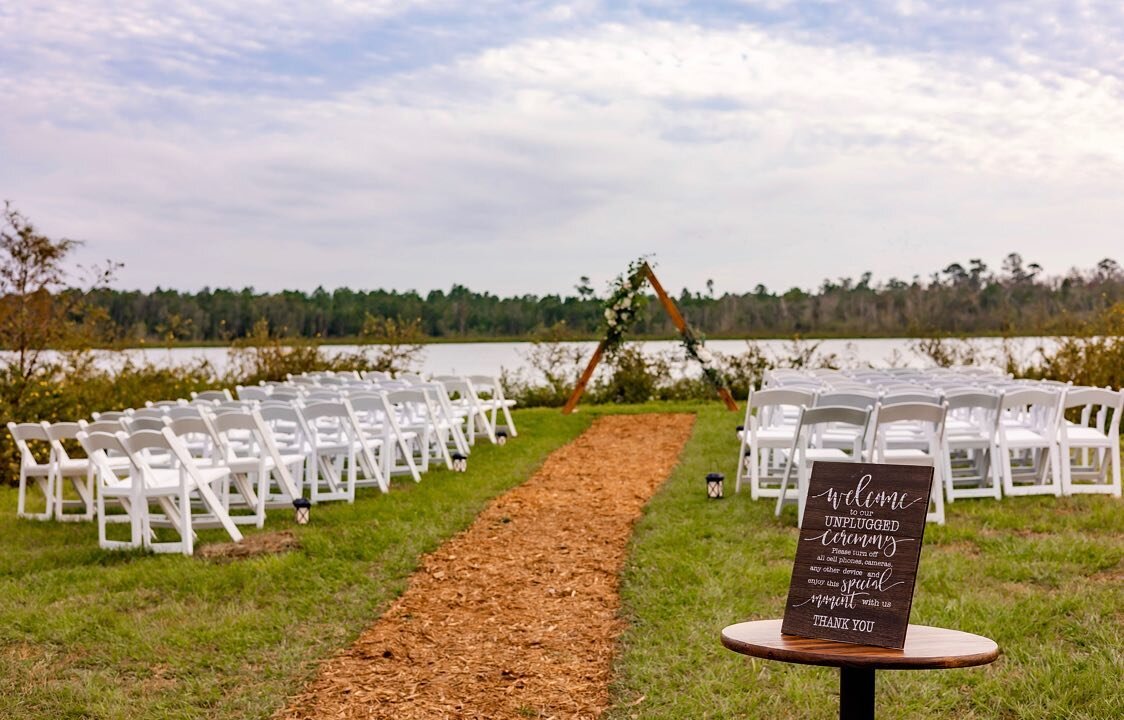 Our best kept secret? A private lake front ceremony site! 😍

Schedule your tour today: hello@thepacking.house 

📸: @smophotographyllc