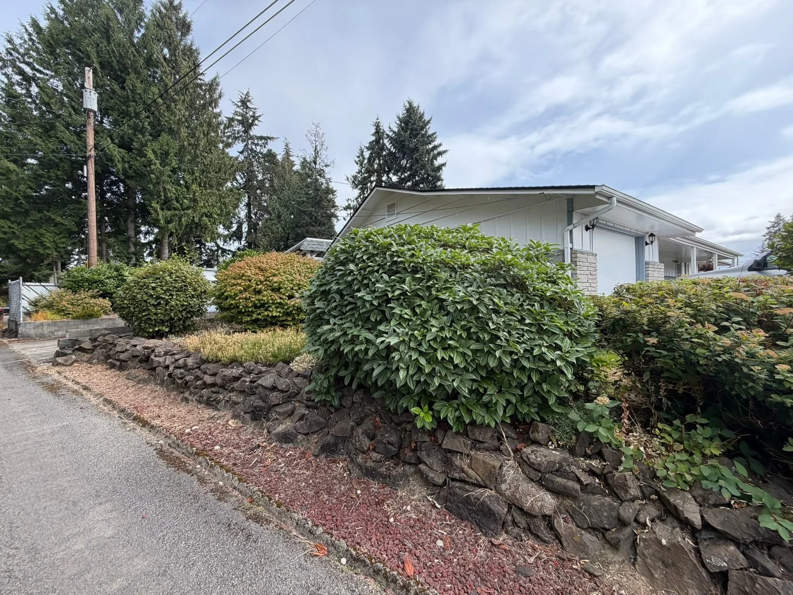 Rockery bed with shrubs in the Tanglewilde area of Lacey, WA