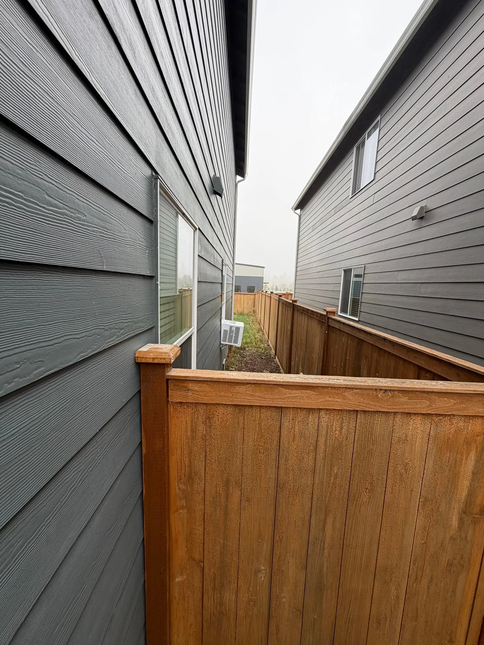 New cedar privacy fence in a narrow side yard in Tumwater, WA
