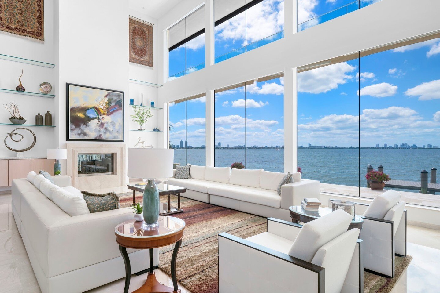 These 23 ft high windows with direct ocean views makes living here feel like living on a luxury yacht 😍⁠
.⁠
⁠
📩: booking@1oakstudios.com ⁠
📞: 786.308.7441⁠
.⁠
.⁠
.⁠
⁠
#1oakstudios #realestateagent #interiorphotography #realestatelife #realestatebr