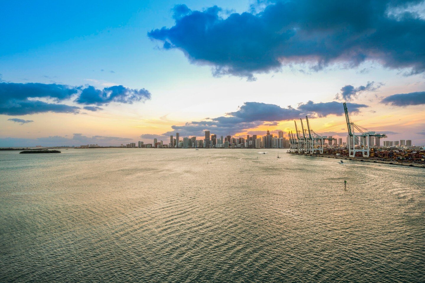 Sunsets over Miami are our favorite 🧡💜⁠
.⁠
⁠
📩: booking@1oakstudios.com ⁠
📞: 786.308.7441⁠
.⁠
.⁠
.⁠
⁠
#1oakstudios #realestateagent #interiorphotography #realestatelife #realestatebroker #interiordecorating #inspiration #architecturephotography #